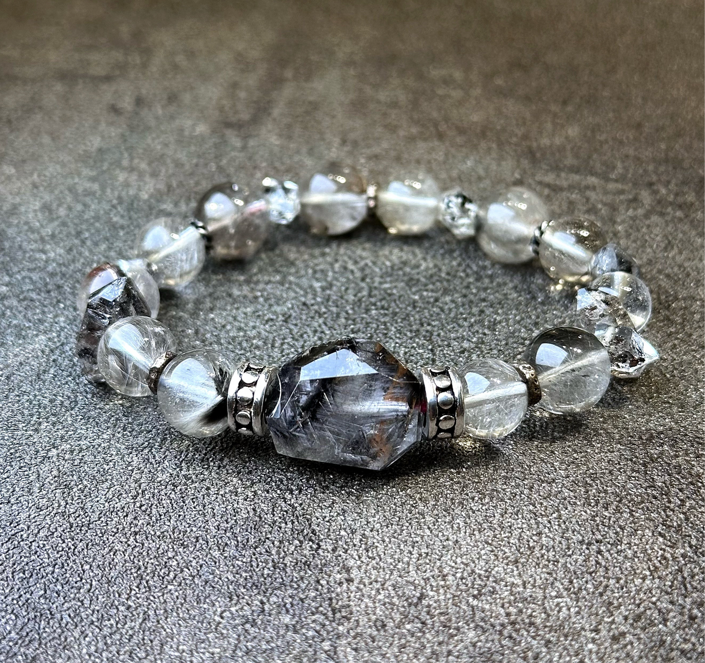 Brookite in Quartz x Herkimer Diamond 黑銀鈦 閃靈鑽