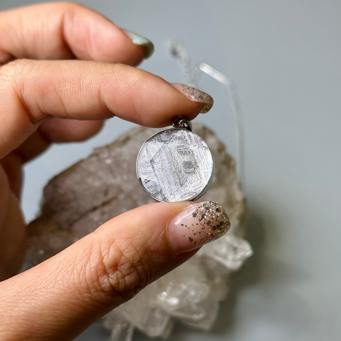 雙面 天鐵&貝母吊墜