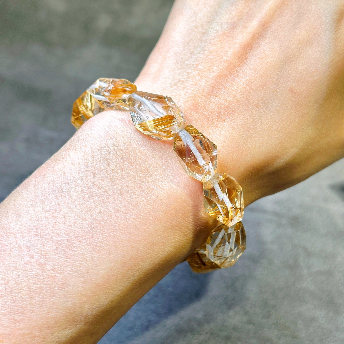 金髮晶 切割款 手串 Gold Rutilated Quartz Faceted Bracelet
屬金水晶 水晶設計款 銅鑼灣水晶店 旺角水晶店 Wealth Crystal Healing Bracelet