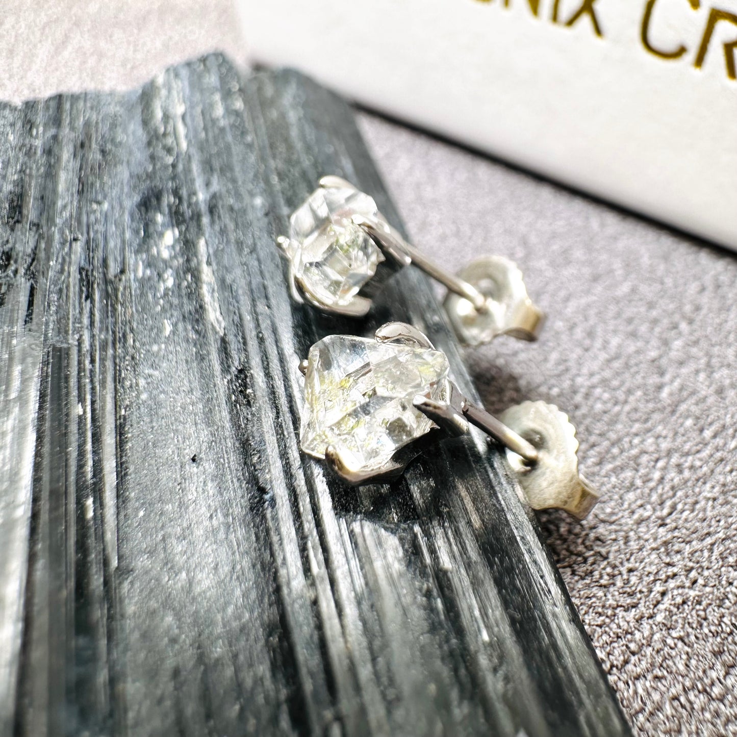 Herkimer Diamond Petroleum Earrings 油膽閃靈鑽耳環