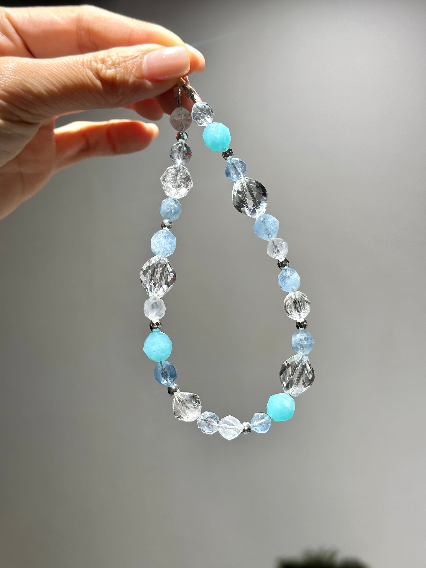 水晶電話繩 水晶設計款 水晶手鏈 銅鑼灣水晶店 旺角水晶店 能量 七輪 Crystal Design Bracelet 屬水藍色水晶