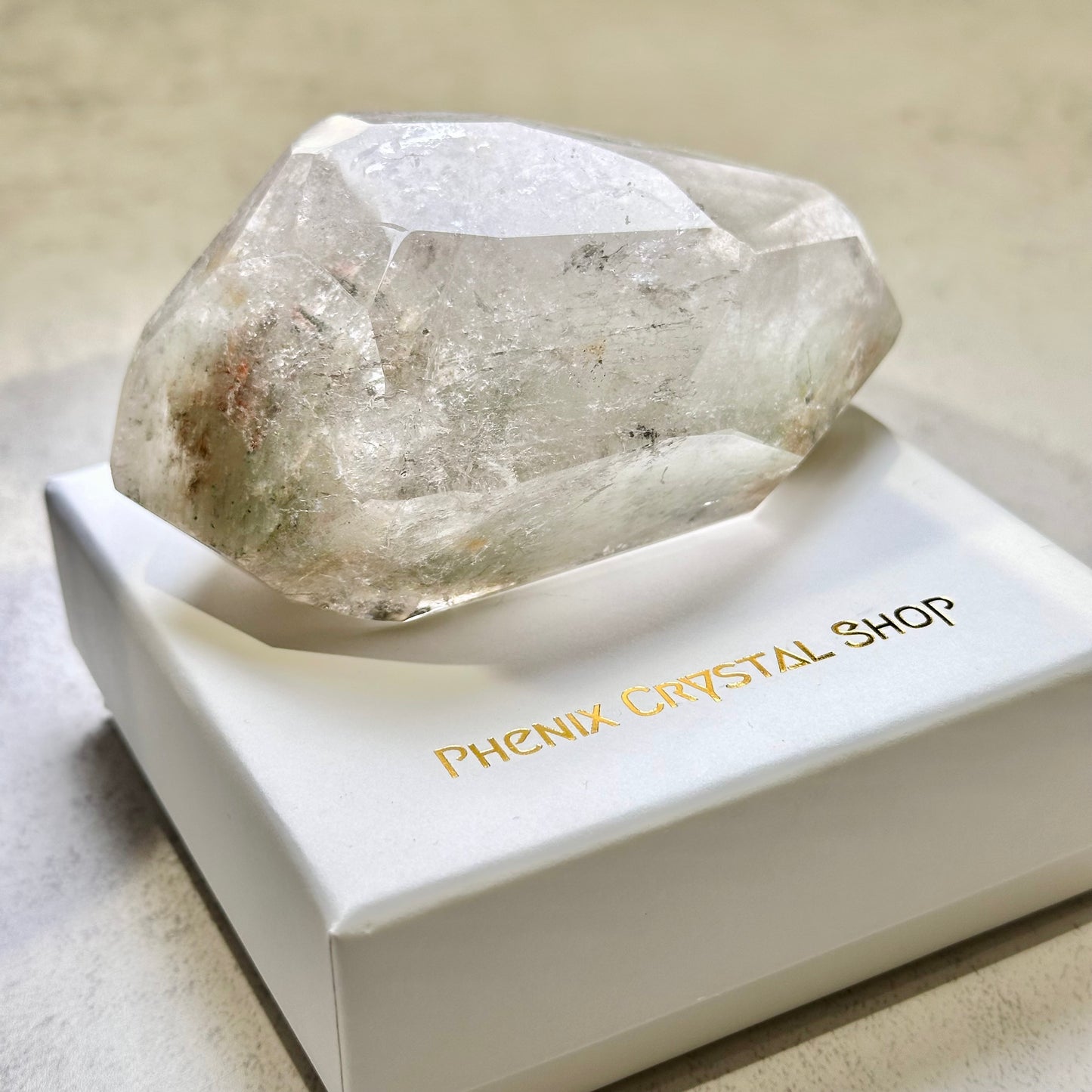 綠幽靈 柱 擺件 事業水晶 功效 水晶設計款 銅鑼灣水晶店 旺角水晶店 能量 心輪 Crystal Design Bracelet 屬木 綠色水晶 Green Phantom Quartz Tower