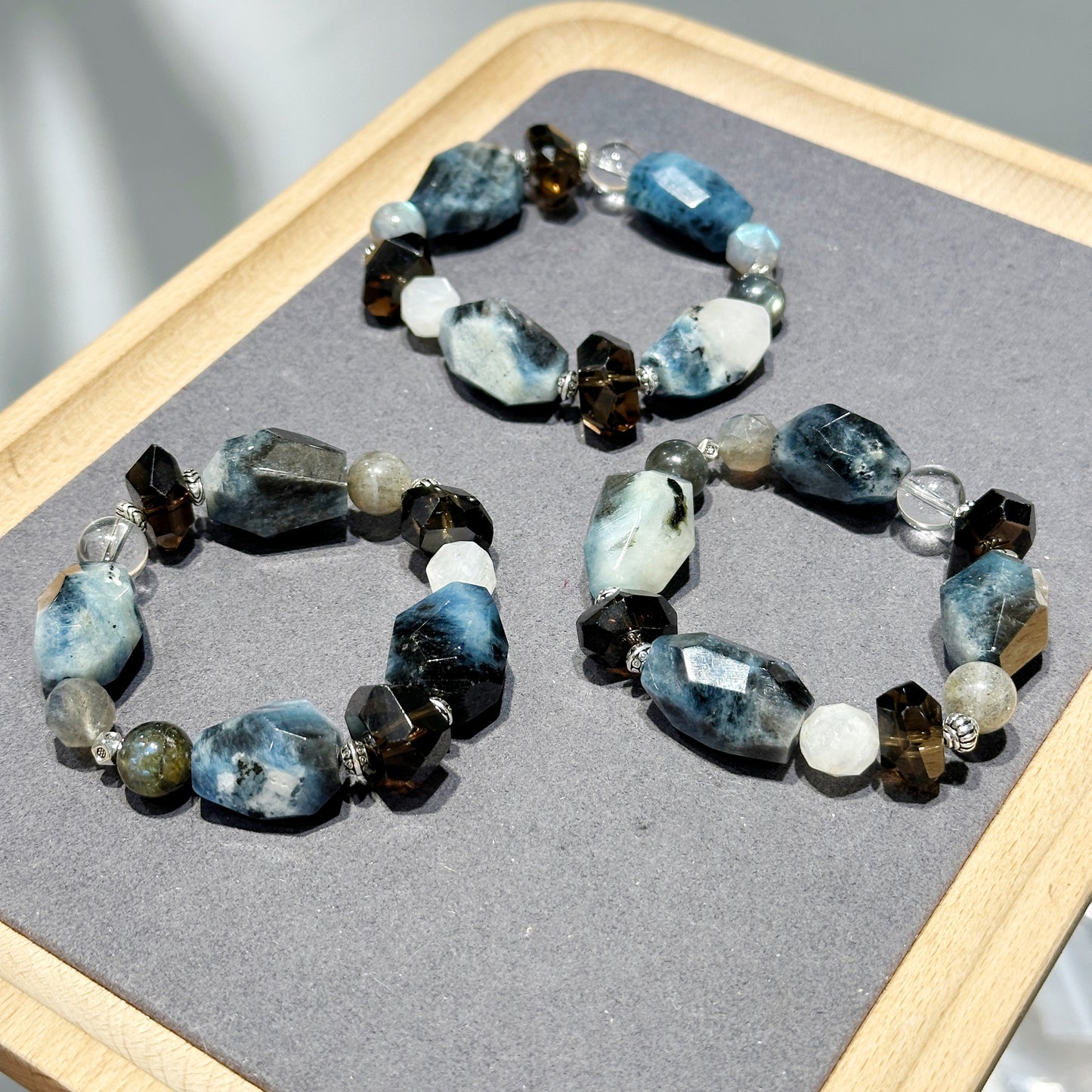 Aquamarine x Labradorite x Smoky Quartz x Moonstone 魔鬼髮海藍寶x拉長石x茶晶x月亮石 | 原礦 raw-crystal | Additional angle