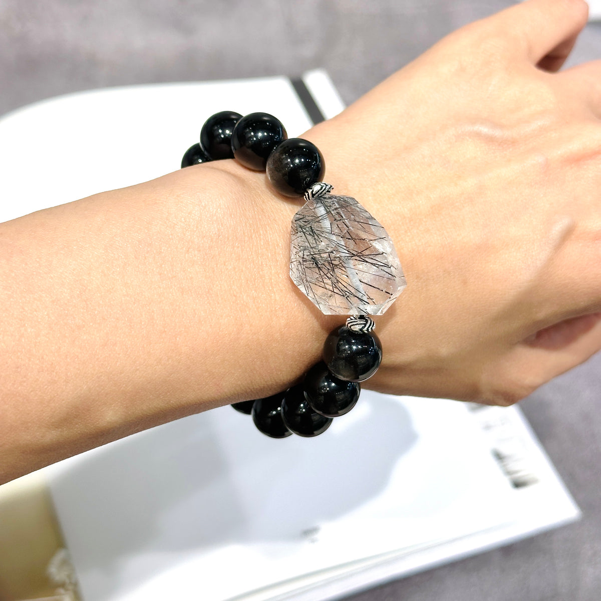 Black Rutilated Quartz x Sliver Obsidian 黑髮晶x銀曜石手串 | 手串 bracelet | 整體圖 full piece view