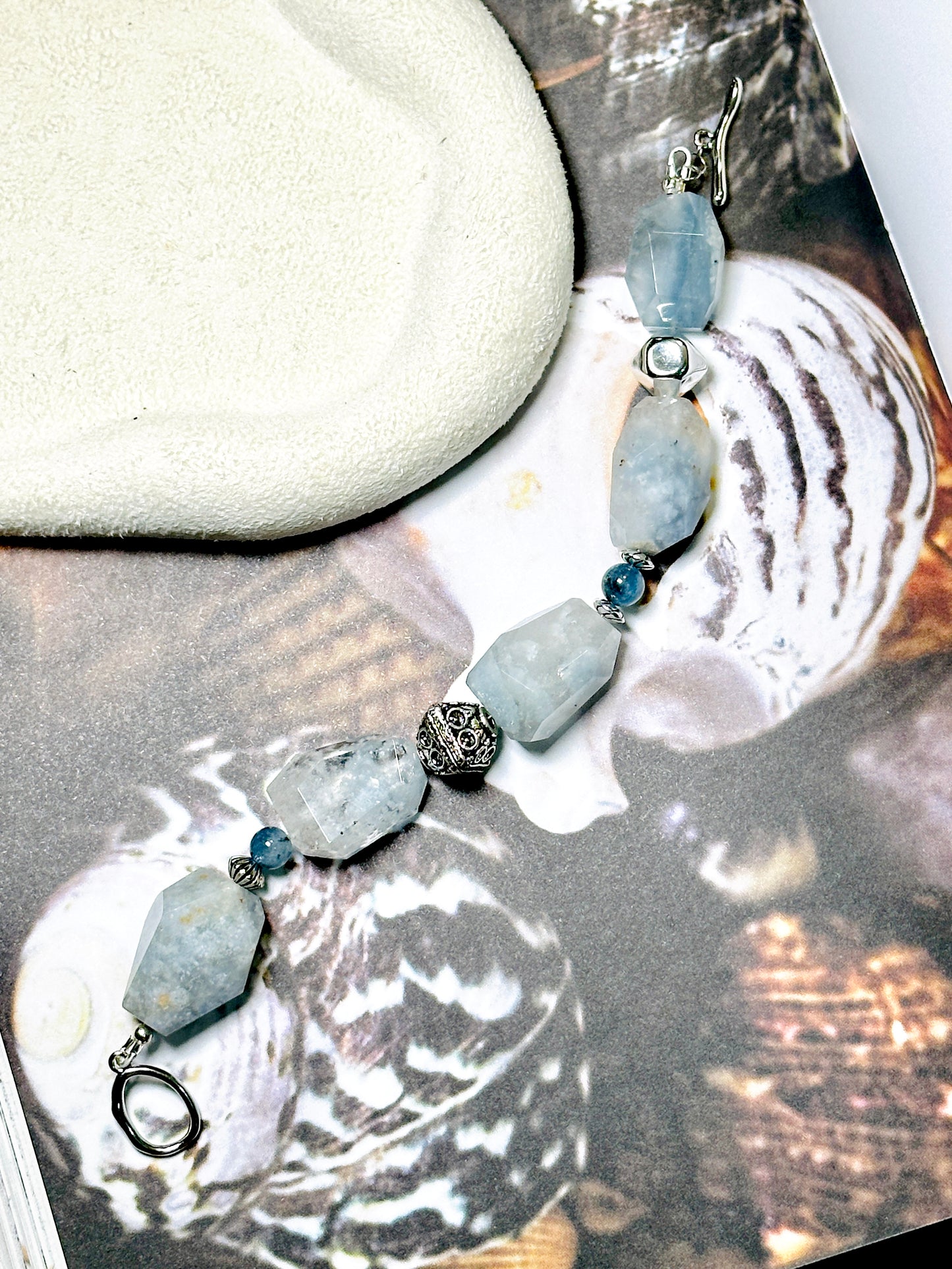 Blue Rabbit Hair Rutilated Quartz 藍兔毛絨球水晶手鏈 | 手串 bracelet | 整體圖 full piece view