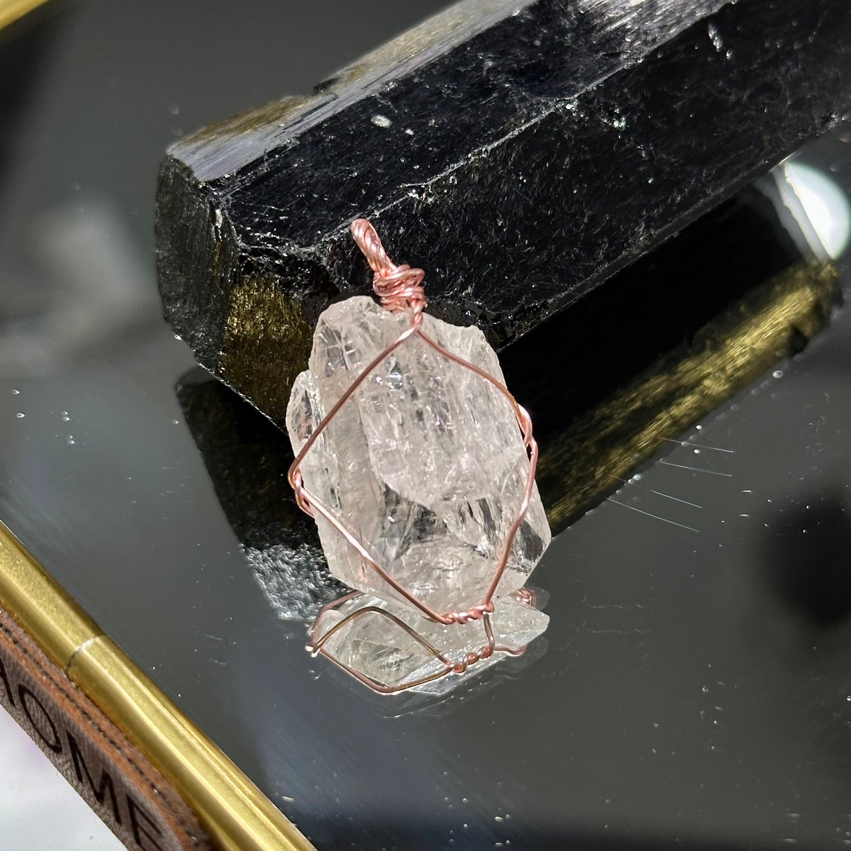 Danburite Pendant 賽黃晶吊墜 | 吊墜 pendant | 整體圖 full piece view