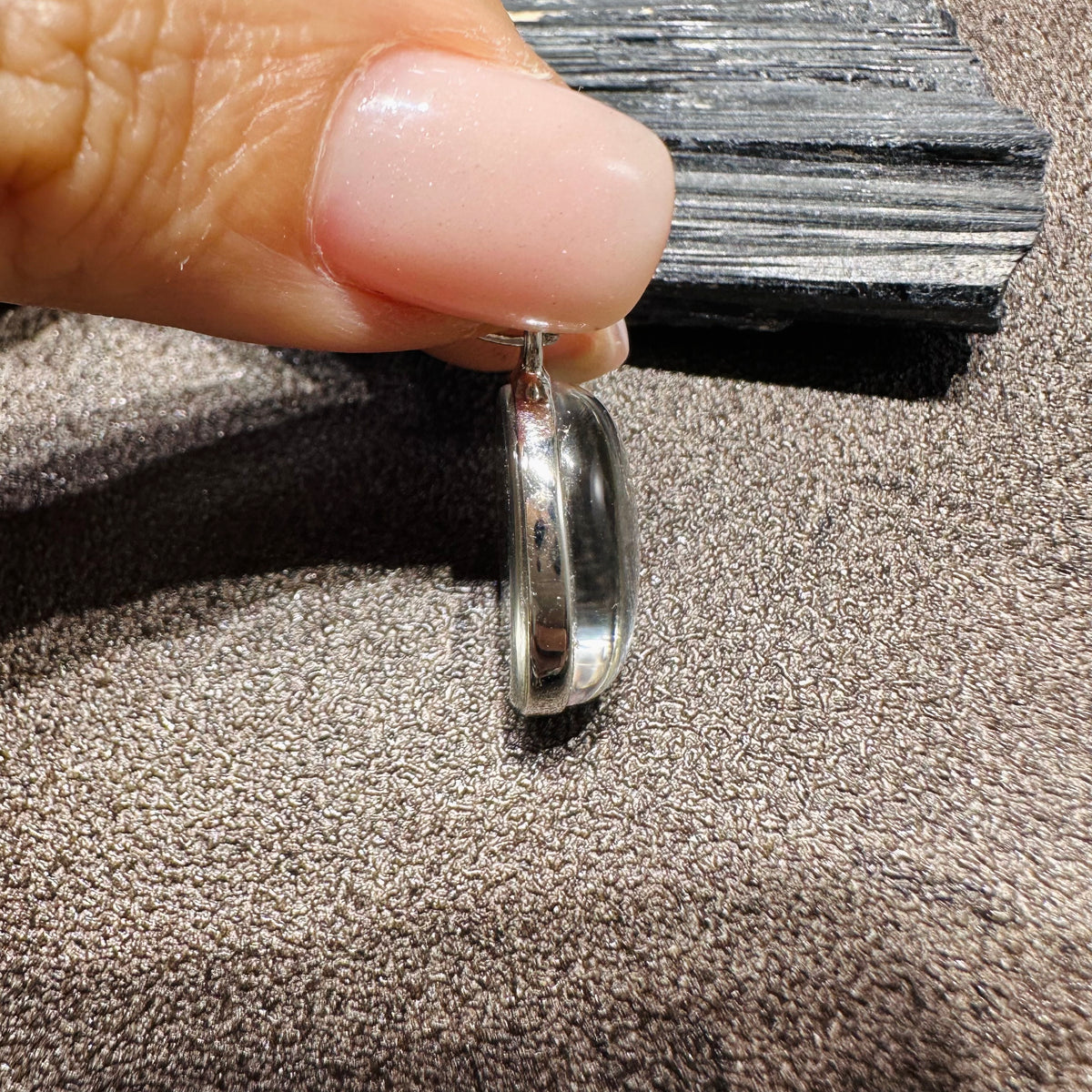 Meteorite Silver Oval Pendant 天鐵銀色橢圓吊墜 | 吊墜 pendant | 紋理特寫 texture detail