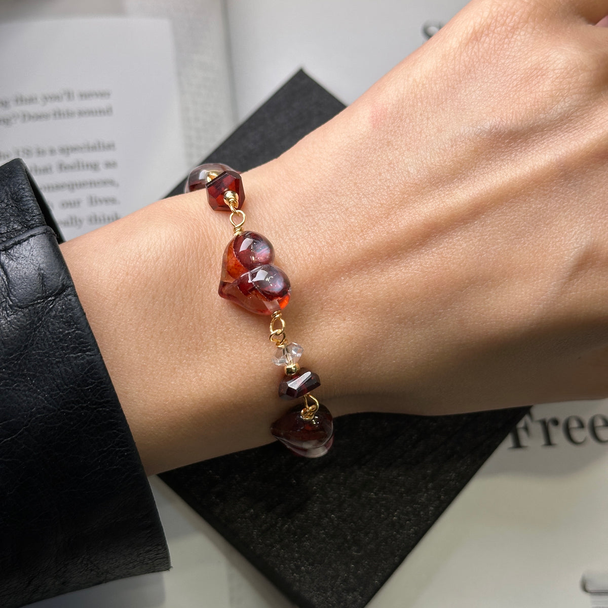 Red Hematoid Garnet Skeleton Bracelet 紅錦鯉 石榴石 手鏈 | 手串 bracelet | 細節特寫 close up detail