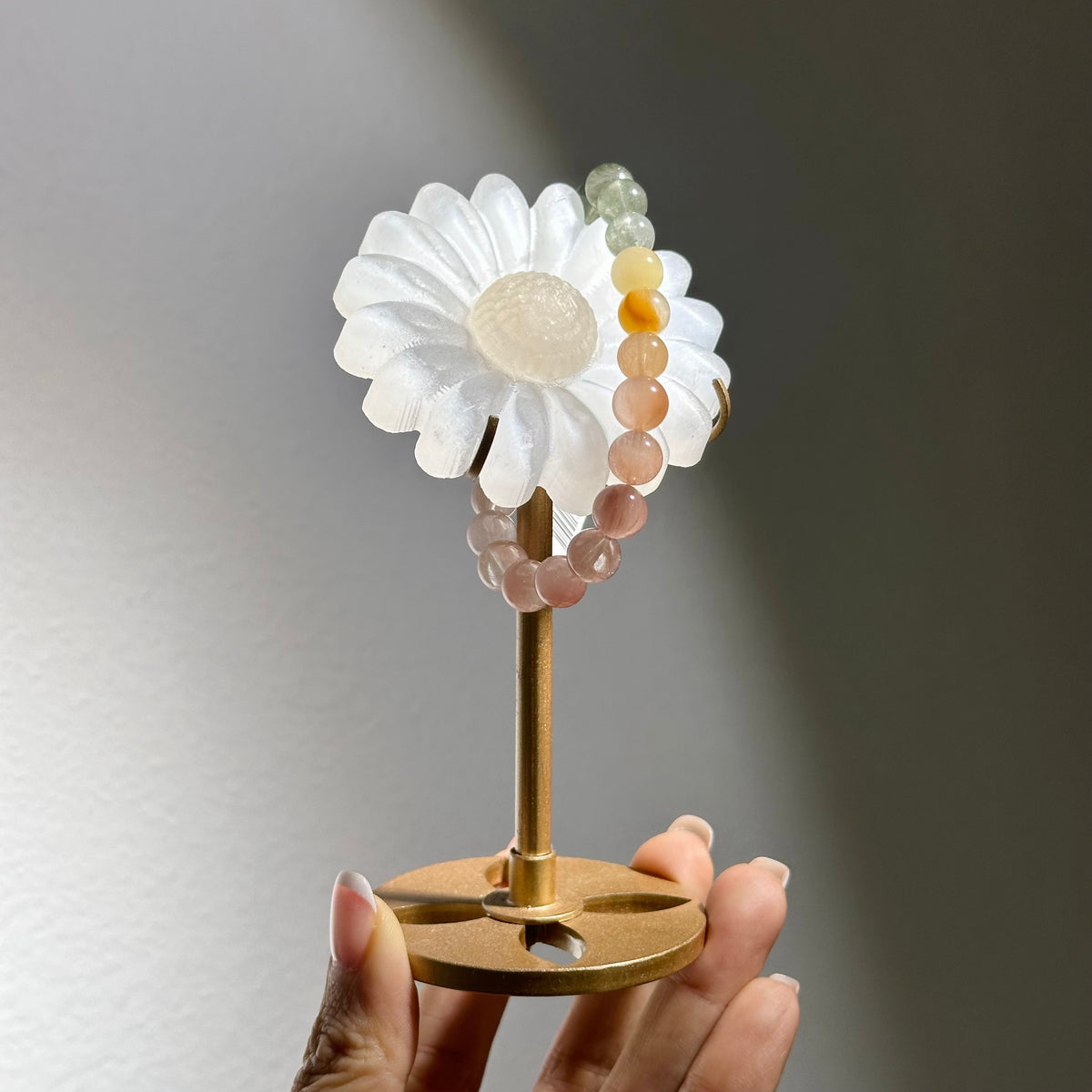 Selenite Flower 透石膏小花 | 小花 flower-piece | 側面角度 side angle