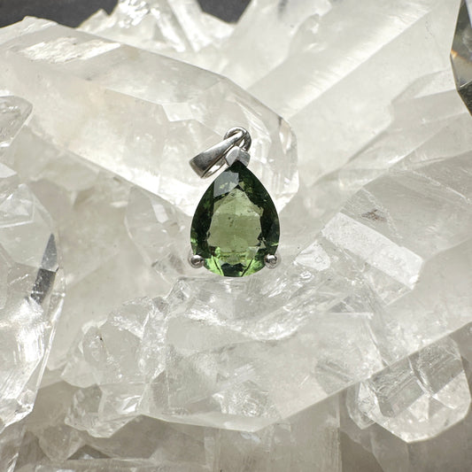 Moldavite Pendant 捷克綠隕石吊墜 水滴形