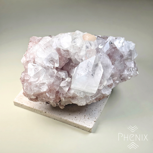 Pink Apophyllite 粉紅魚眼石