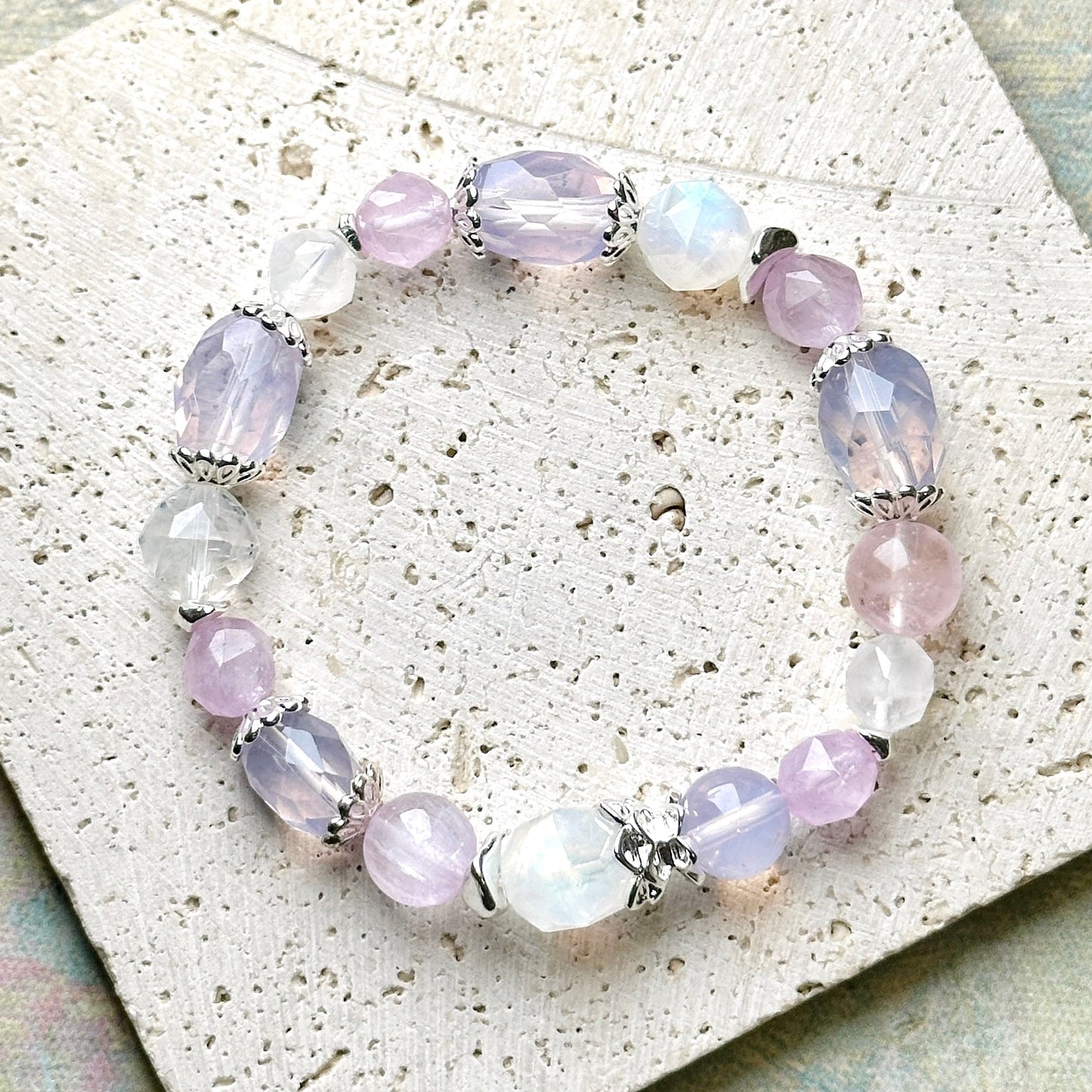 Lavender Quartz, Moonstone, Kunzite, Blue Needle Quartz 紫玉晶、月亮石、紫鋰輝、與藍針水晶