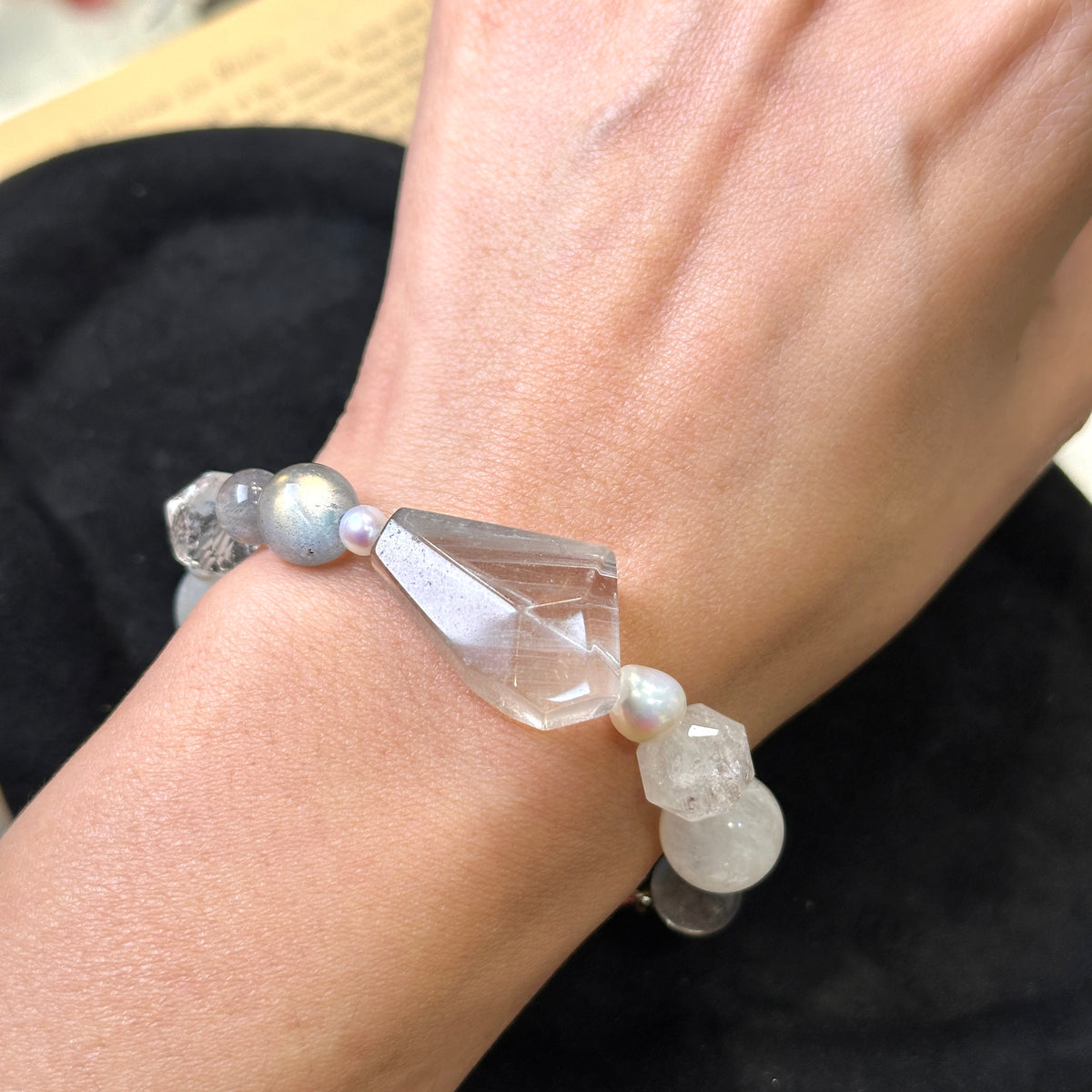 Rabbit Hair Quartz Moonstone Labradorite Pearl Bracelet 兔毛水晶 月亮石 拉長石 小珍珠 手鏈