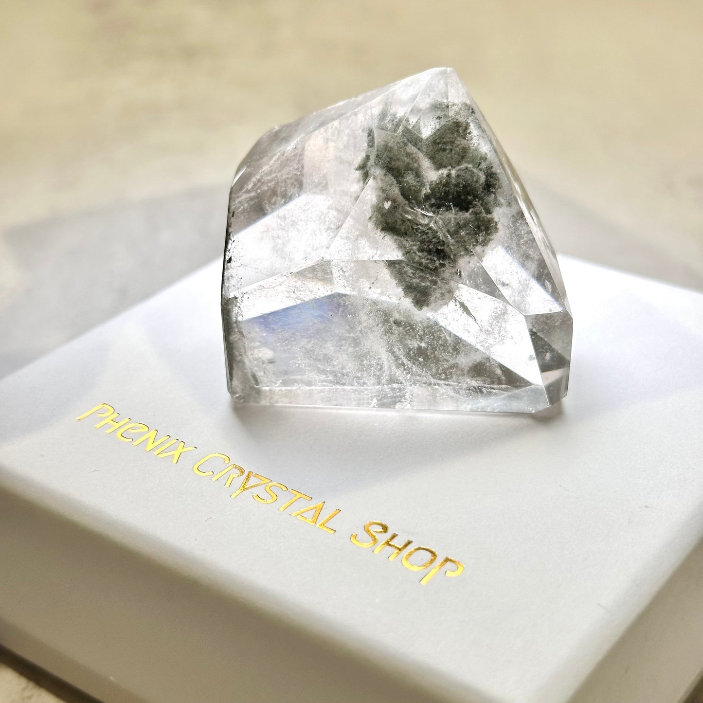 綠幽靈 柱 擺件 事業水晶 功效 水晶設計款 銅鑼灣水晶店 旺角水晶店 能量 心輪 Crystal Design Bracelet 屬木 綠色水晶 Green Phantom Quartz Tower 
