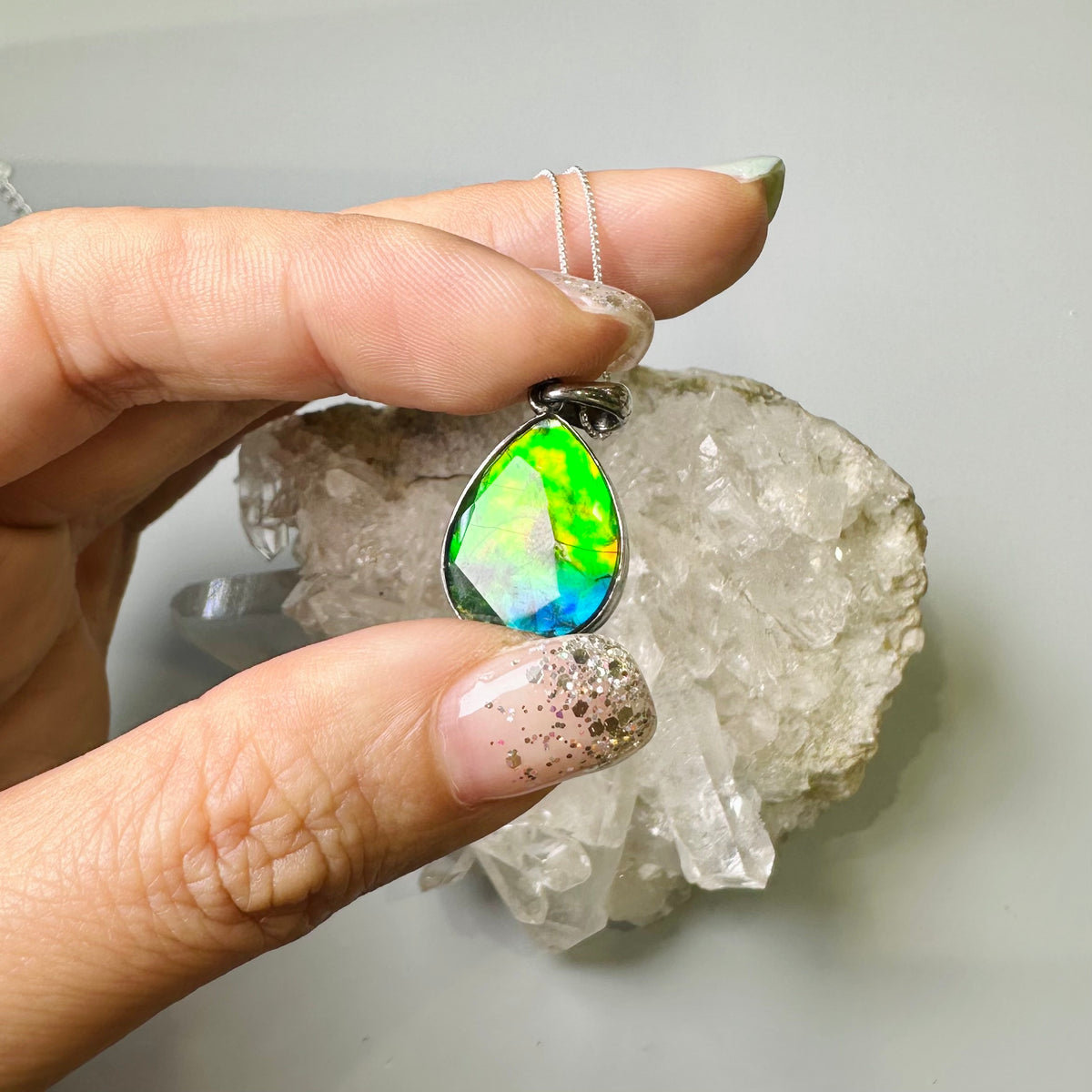 Ammolite 斑彩石 水滴形吊墜 | 吊墜 pendant | 整體圖 full piece view