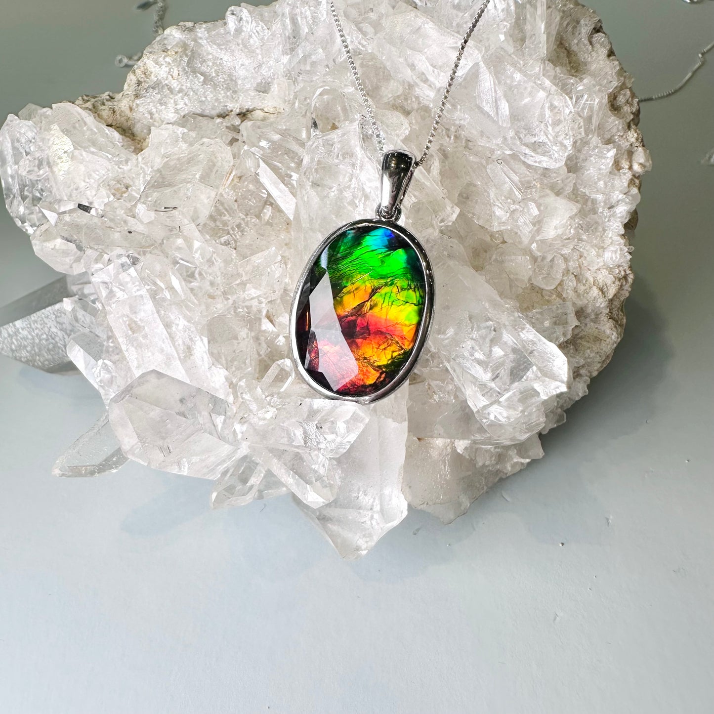 Ammolite 斑彩石 橢圓形吊墜 | 吊墜 pendant | 整體圖 full piece view