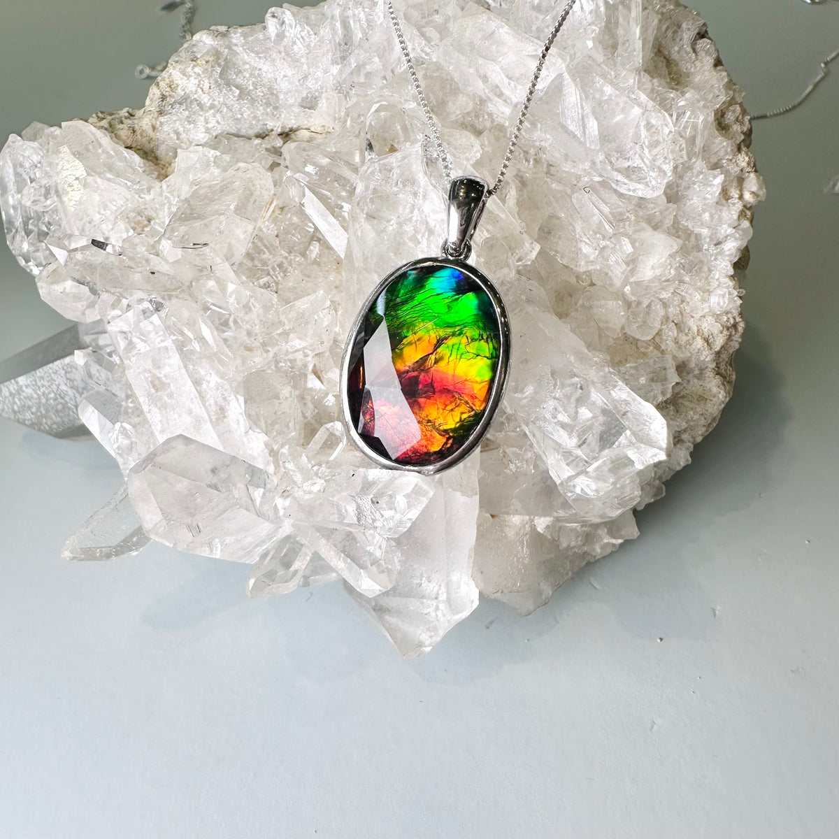 Ammolite 斑彩石 橢圓形吊墜 | 吊墜 pendant | 整體圖 full piece view