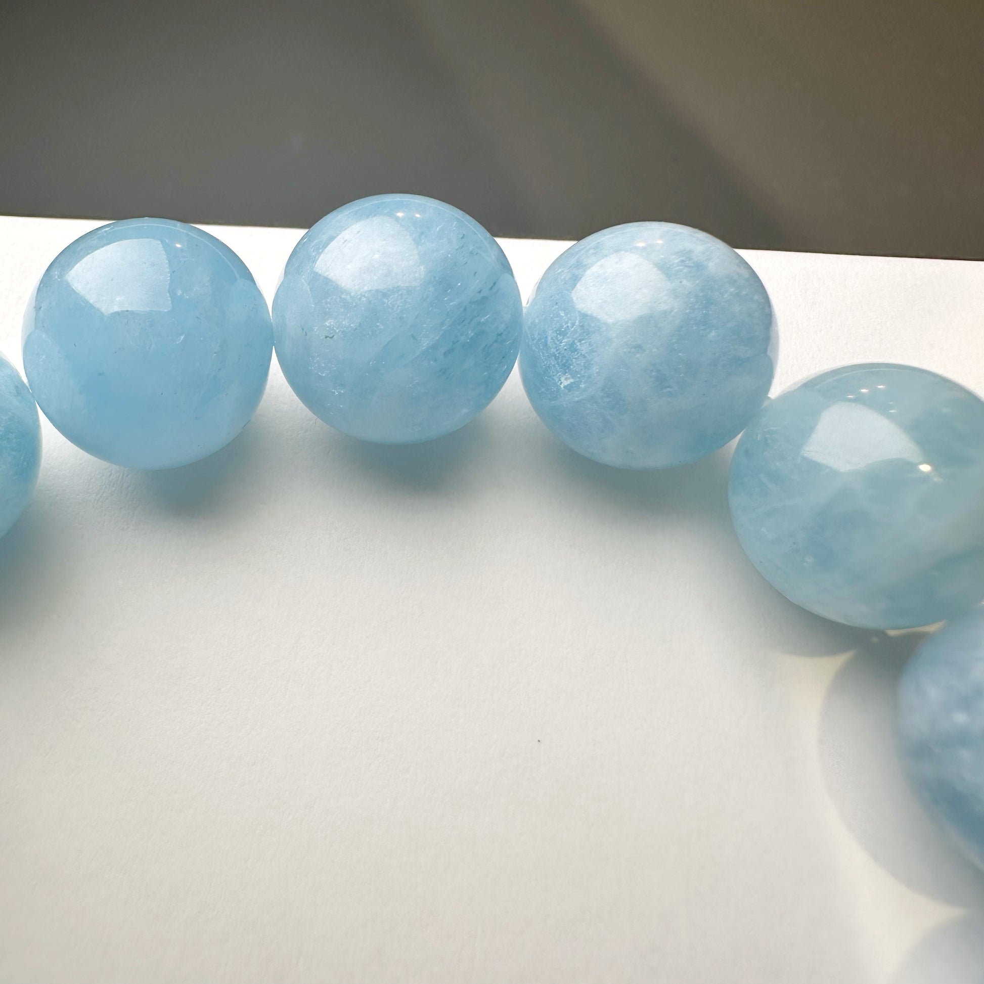 Aquamarine Bracelet 海藍寶手串 | 手串 bracelet | 側面角度 side angle