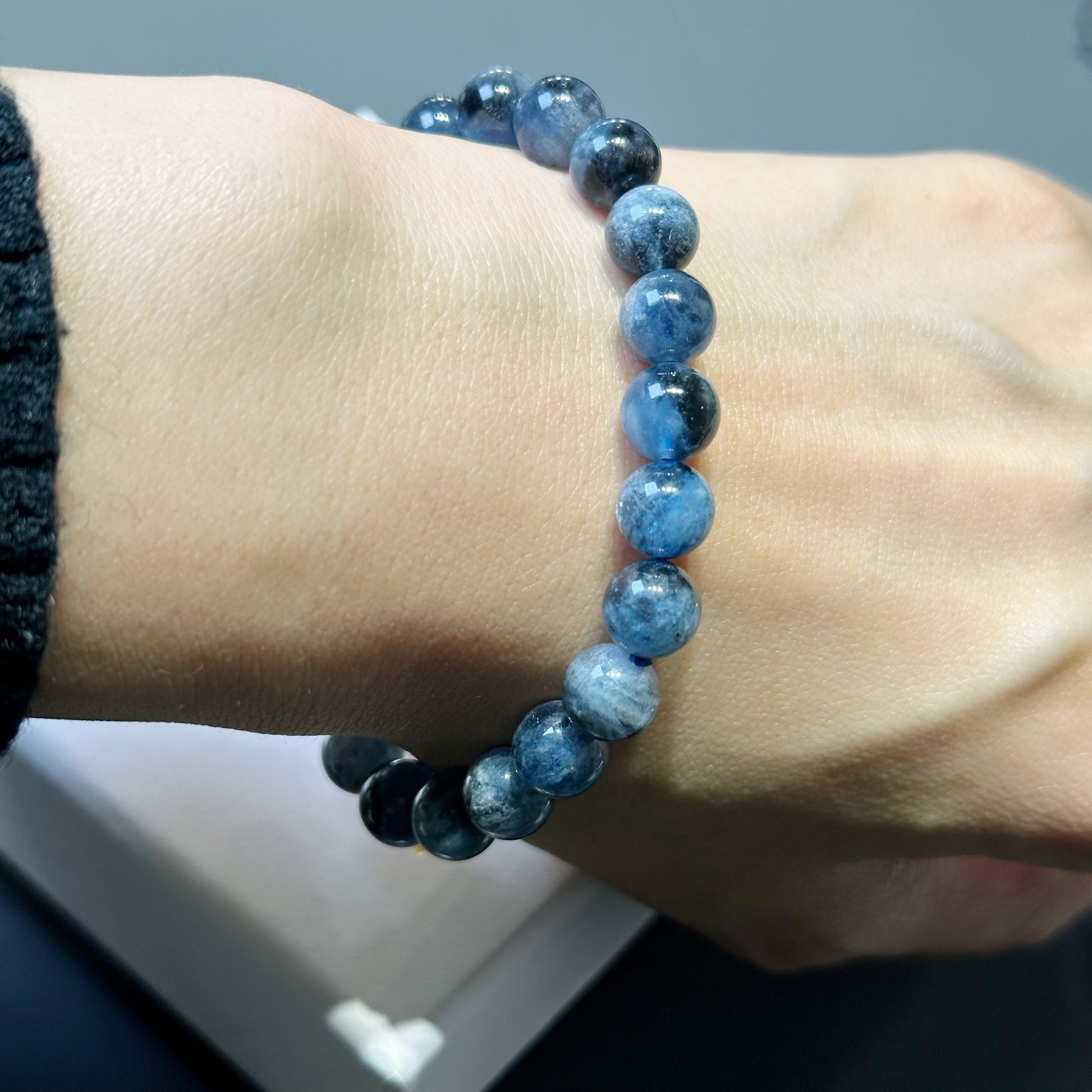 Aquamarine Bracelet 魔鬼海藍寶手串 | 手串 bracelet | 側面角度 side angle