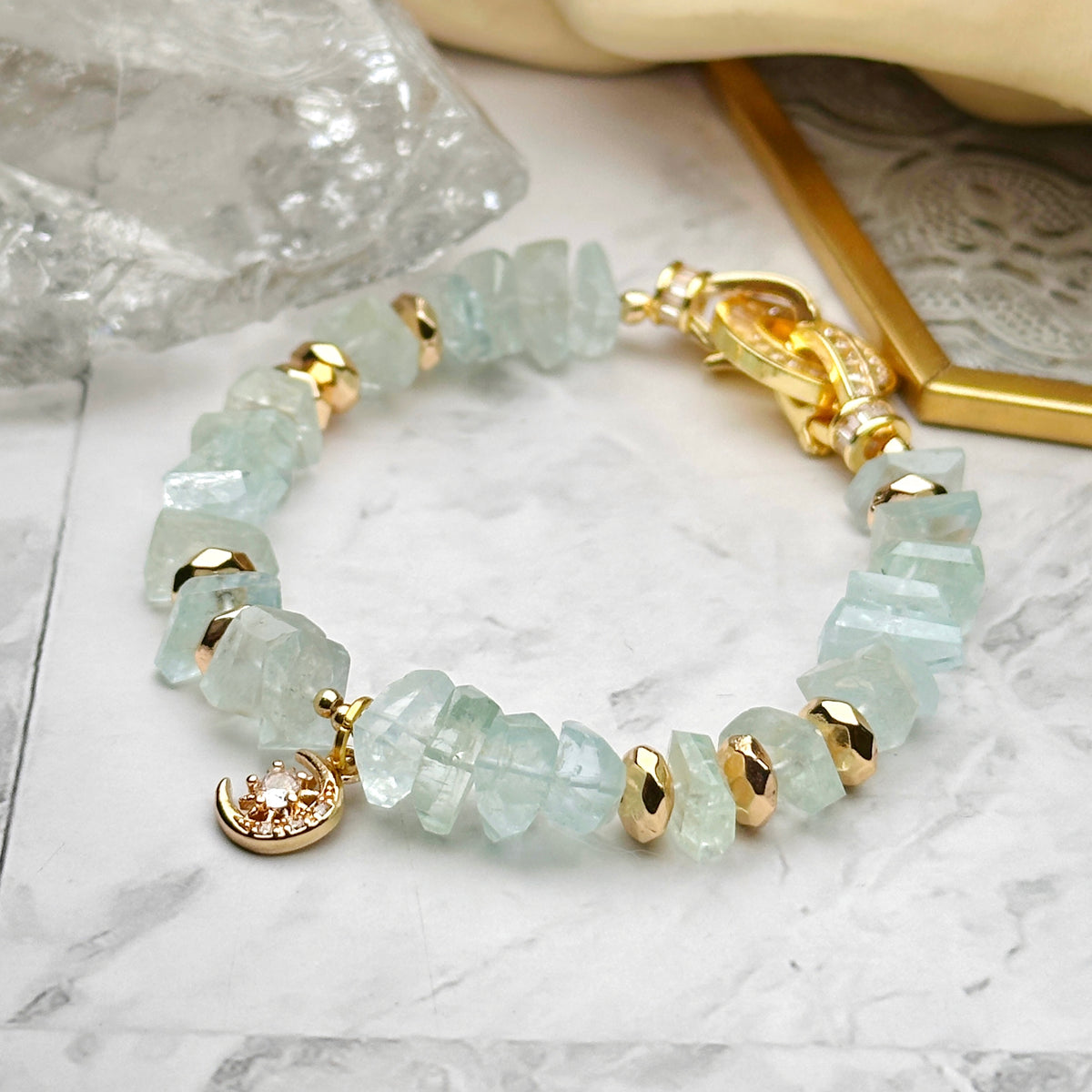 Aquamarine Faceted Bracelet 海藍寶切割款手鏈 | 手串 bracelet | 側面角度 side angle