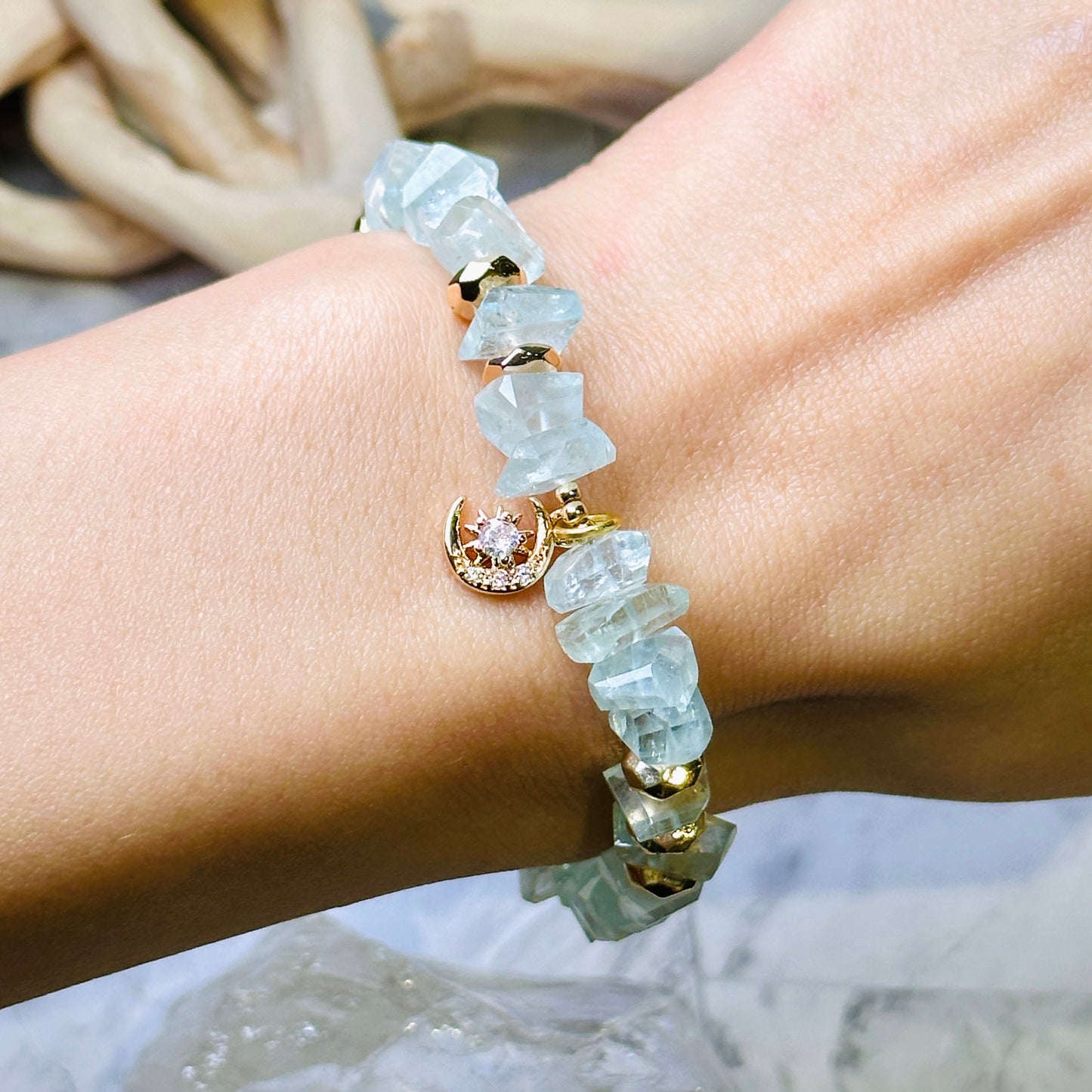 Aquamarine Faceted Bracelet 海藍寶切割款手鏈 | 手串 bracelet | 紋理特寫 texture detail