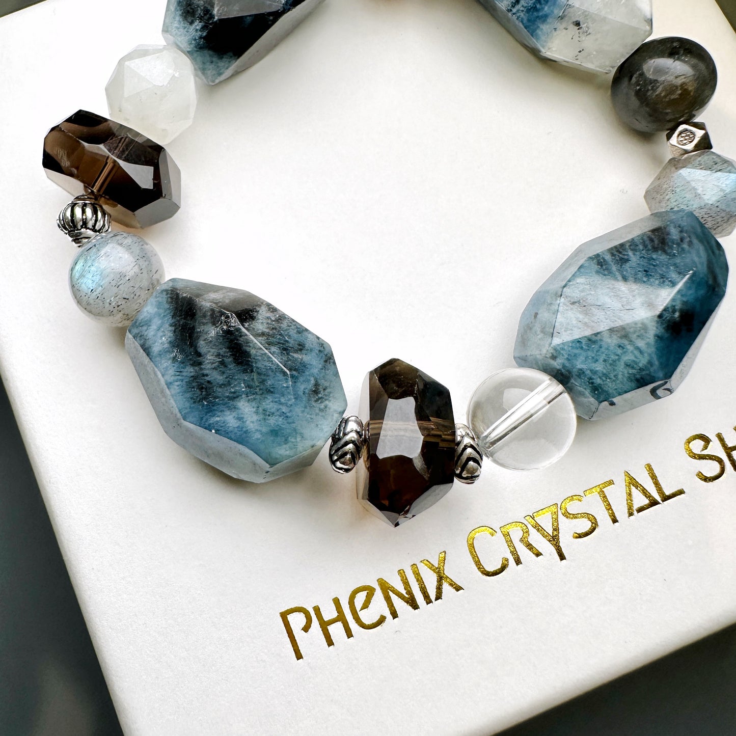 Aquamarine x Labradorite x Smoky Quartz x Moonstone 魔鬼髮海藍寶x拉長石x茶晶x月亮石 | 原礦 raw-crystal | 側面角度 side angle