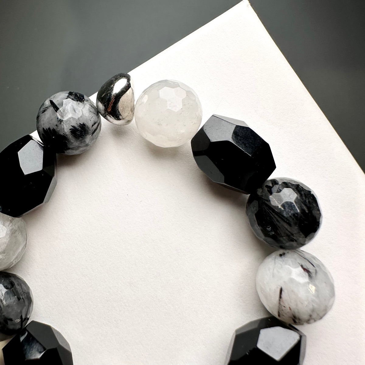 Black Rutilated Quartz x Black Agate 黑髮晶 x 黑瑪瑙 | 原礦 raw-crystal | 細節特寫 close up detail
