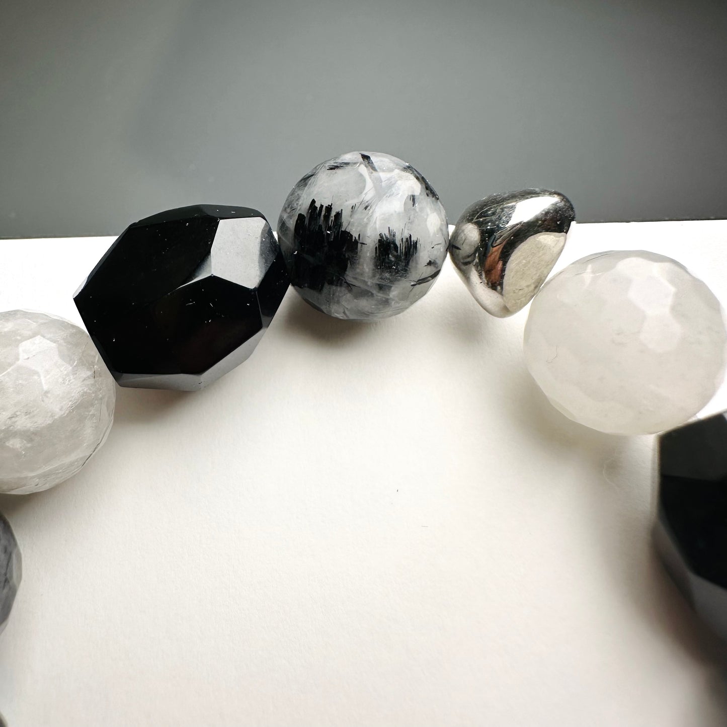Black Rutilated Quartz x Black Agate 黑髮晶 x 黑瑪瑙 | 原礦 raw-crystal | 側面角度 side angle