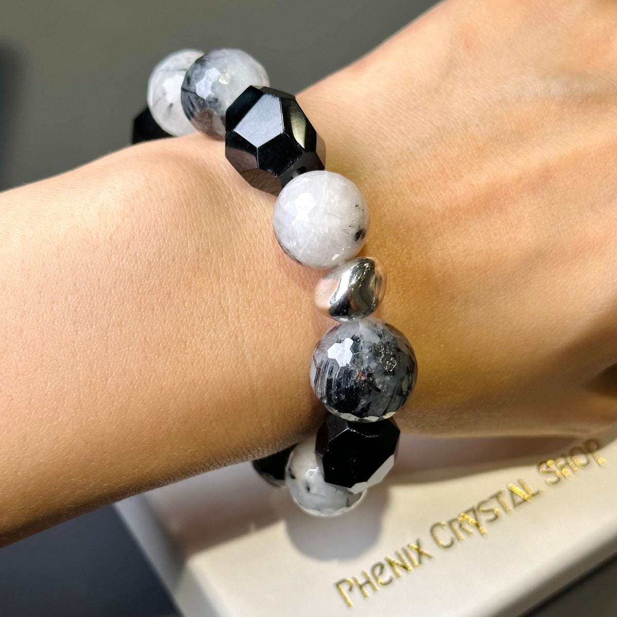 Black Rutilated Quartz x Black Agate 黑髮晶 x 黑瑪瑙 | 原礦 raw-crystal | 紋理特寫 texture detail