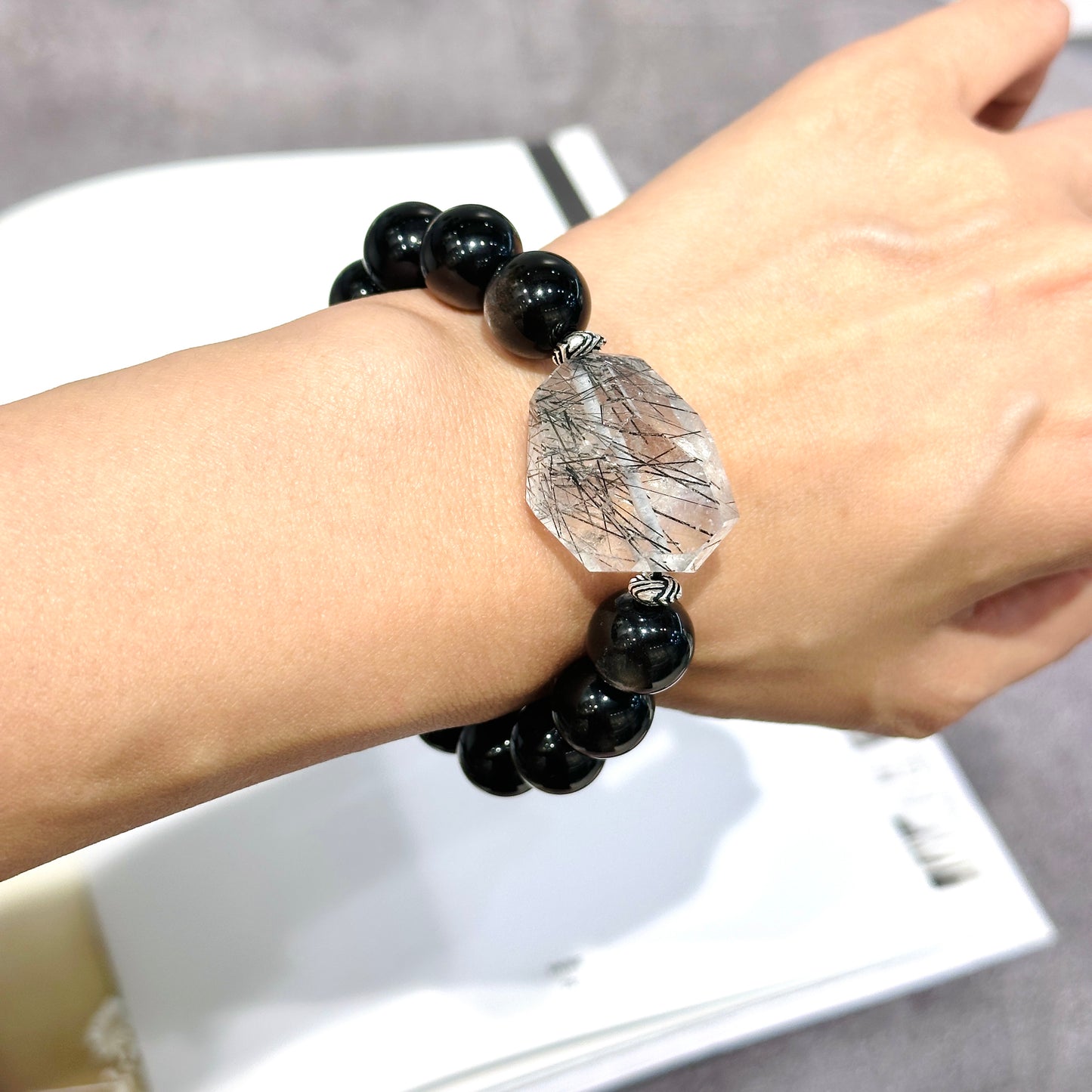 Black Rutilated Quartz x Sliver Obsidian 黑髮晶x銀曜石手串 | 手串 bracelet | 整體圖 full piece view