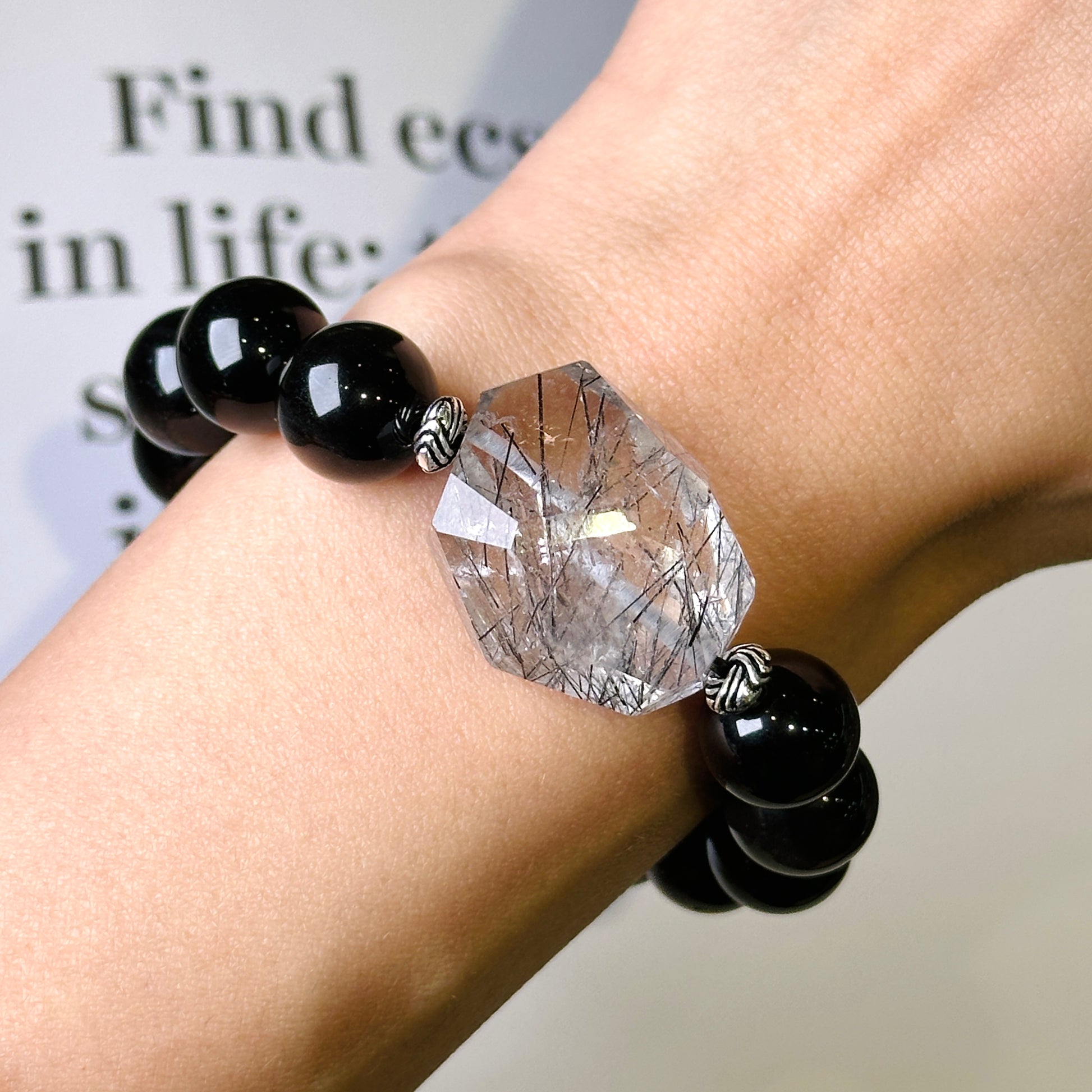 Black Rutilated Quartz x Sliver Obsidian 黑髮晶x銀曜石手串 | 手串 bracelet | 紋理特寫 texture detail