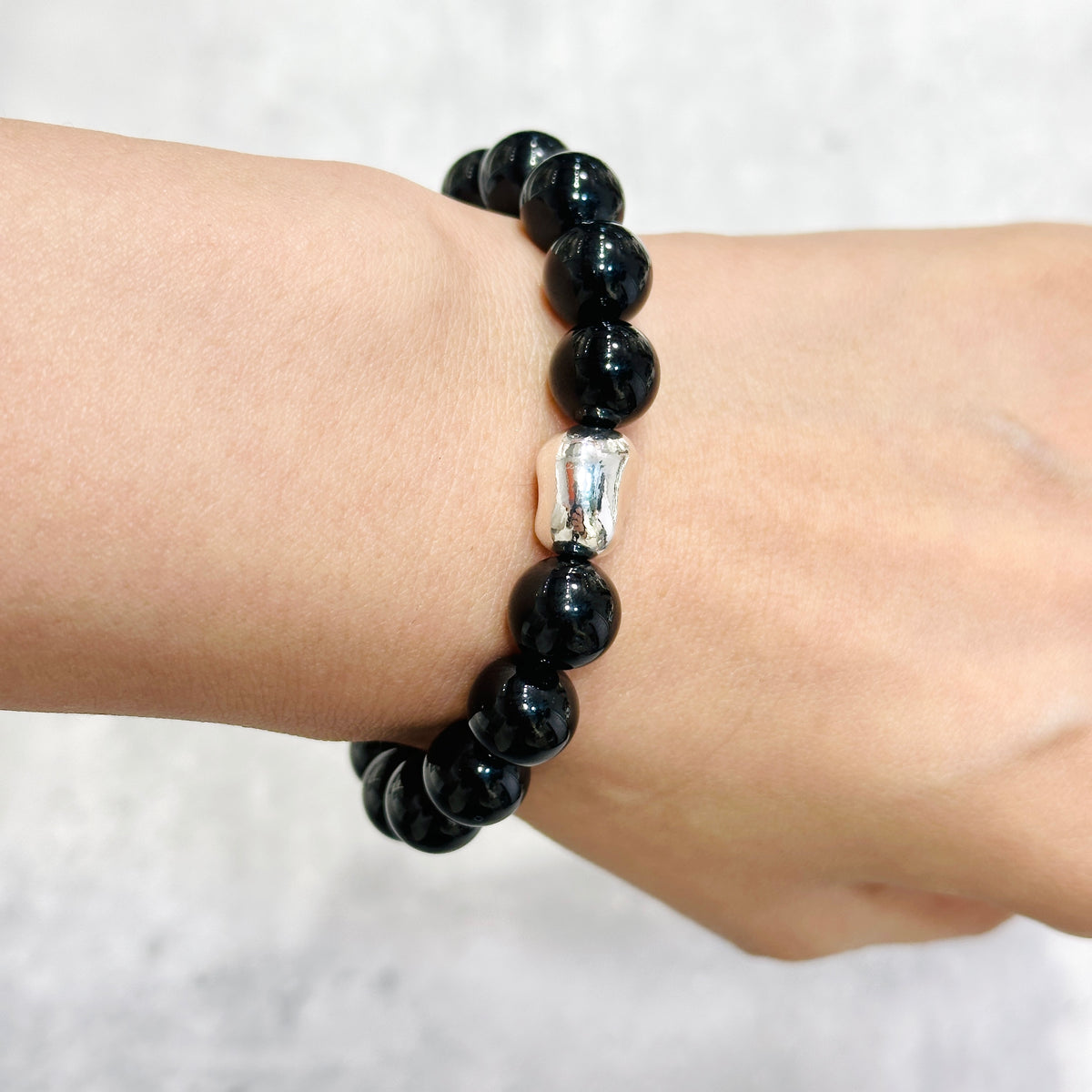 Black Tourmaline Bracelet 黑碧璽手串 | 手串 bracelet | 側面角度 side angle