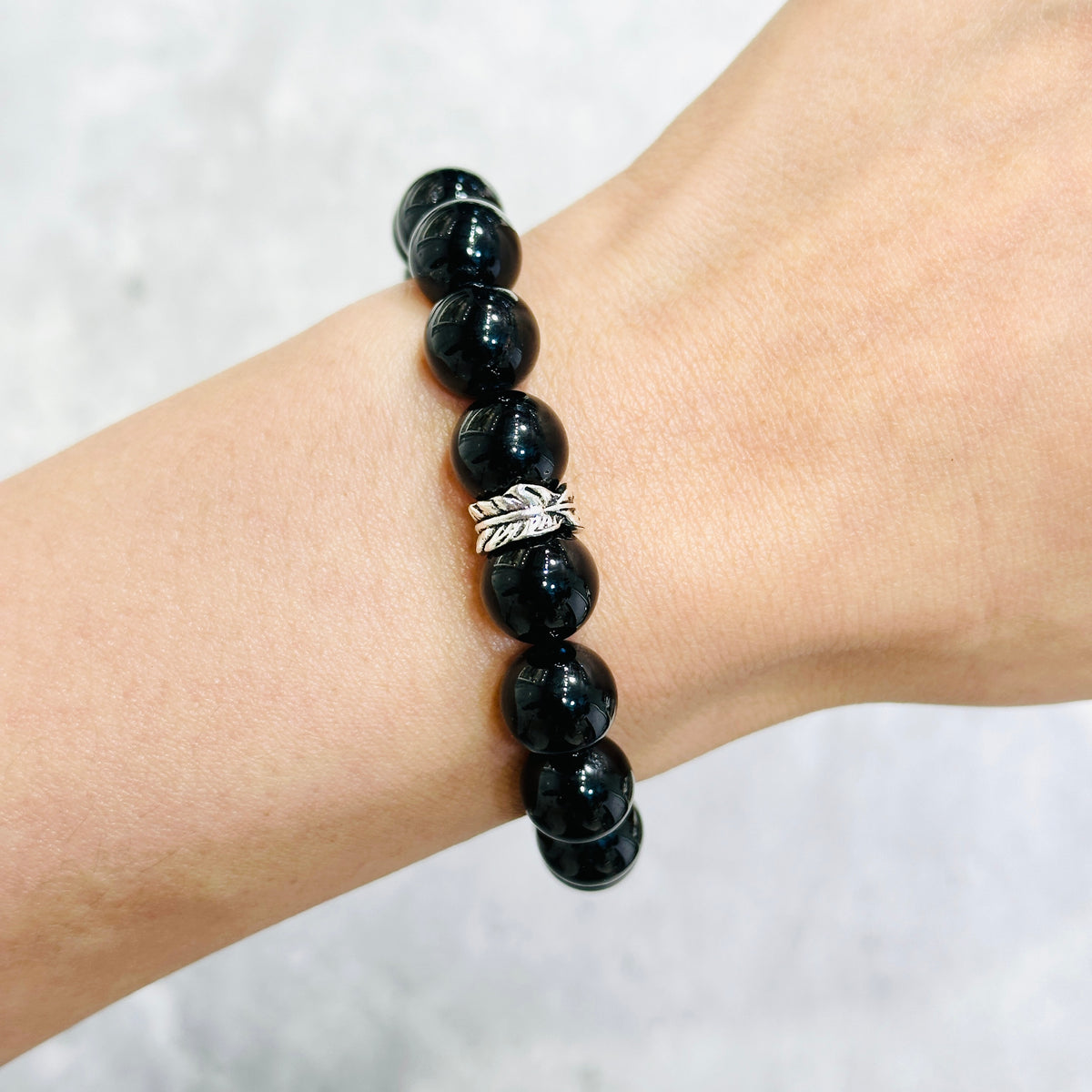 Black Tourmaline Bracelet 黑碧璽手串 | 手串 bracelet | 側面角度 side angle