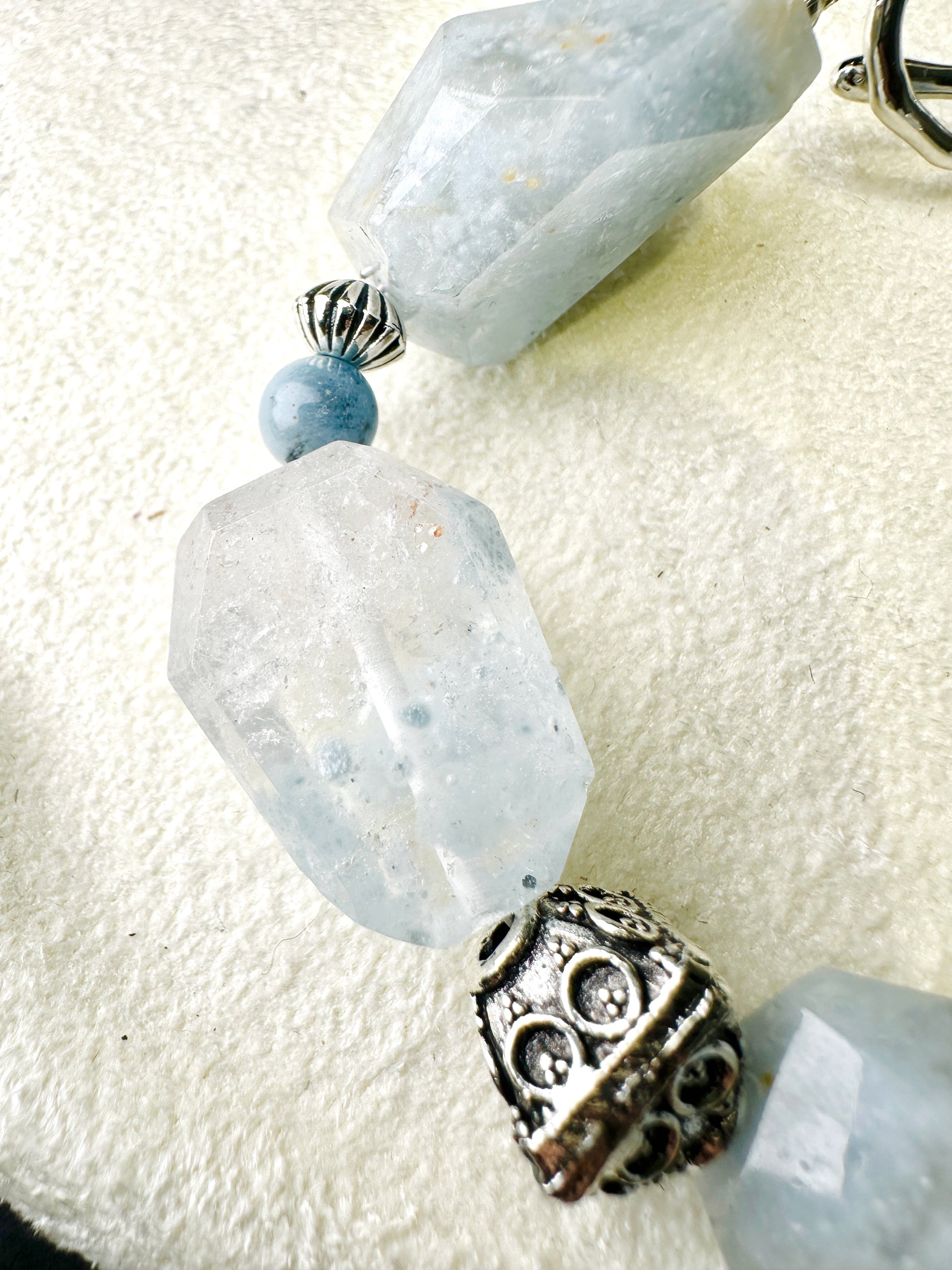 Blue Rabbit Hair Rutilated Quartz 藍兔毛絨球水晶手鏈 | 手串 bracelet | 細節特寫 close up detail