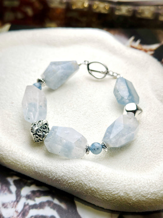 Blue Rabbit Hair Rutilated Quartz 藍兔毛絨球水晶手鏈 | 手串 bracelet | 正面圖 front view