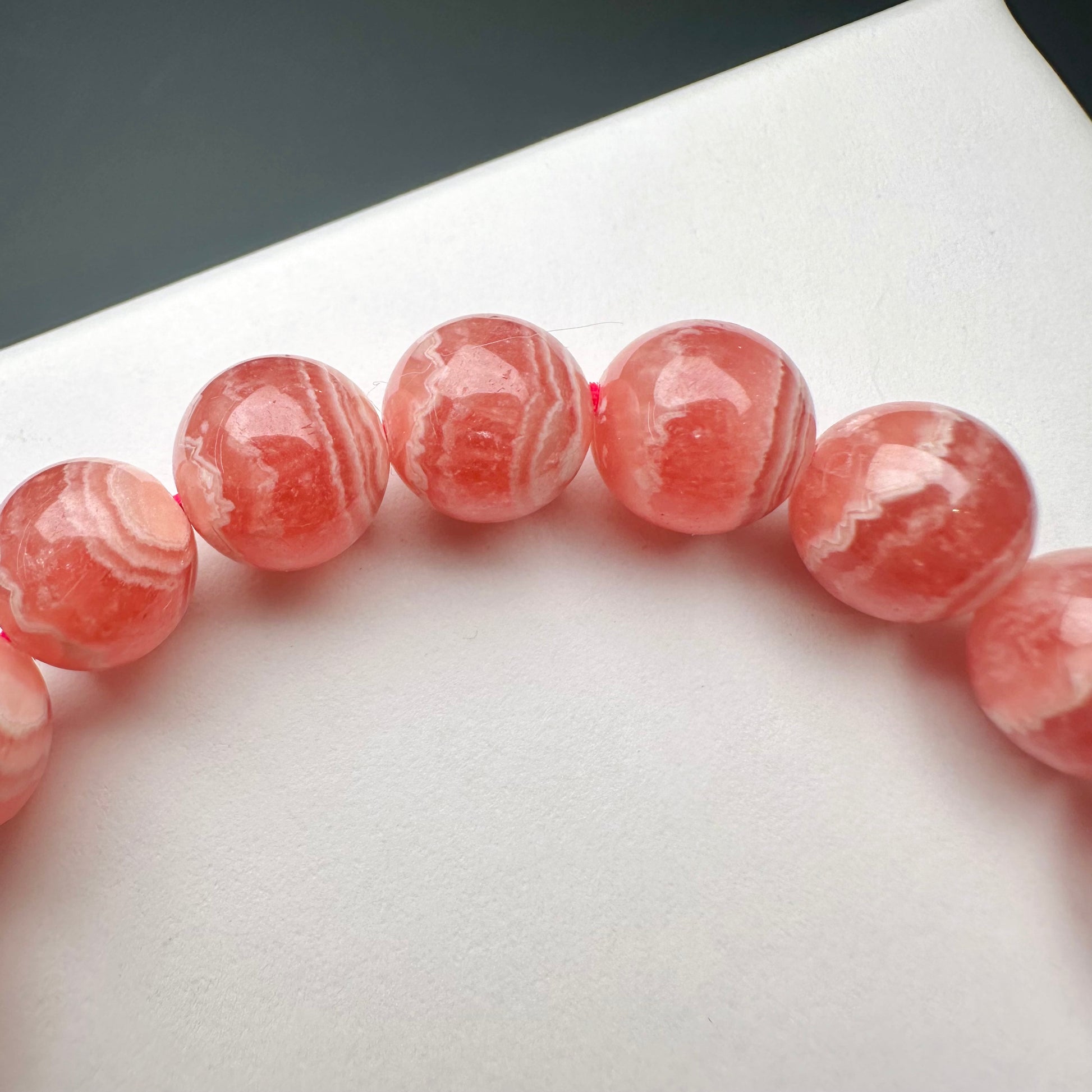 紅紋石蕾絲花紋手串 | 手串 bracelet | 細節特寫 close up detail