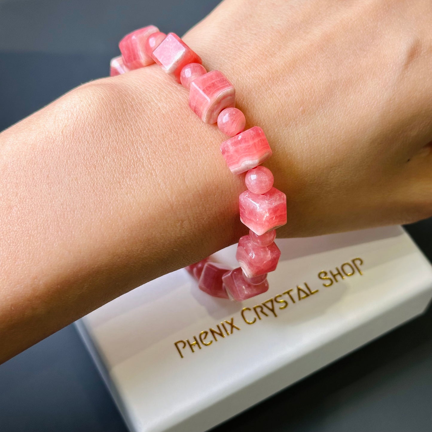 紅紋石方粒手串 | 手串 bracelet | 側面角度 side angle