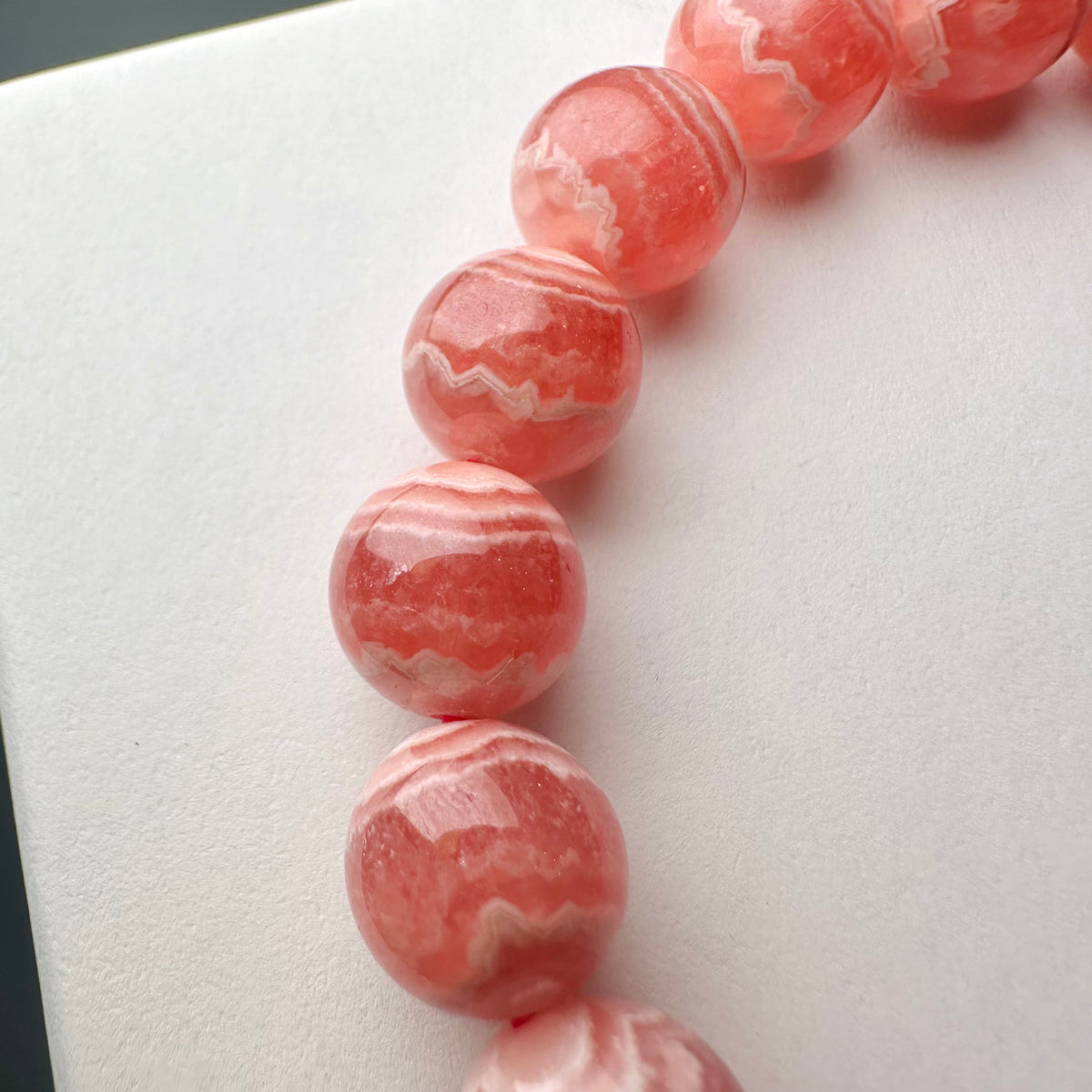 紅紋石蕾絲花紋手串 | 手串 bracelet | 側面角度 side angle