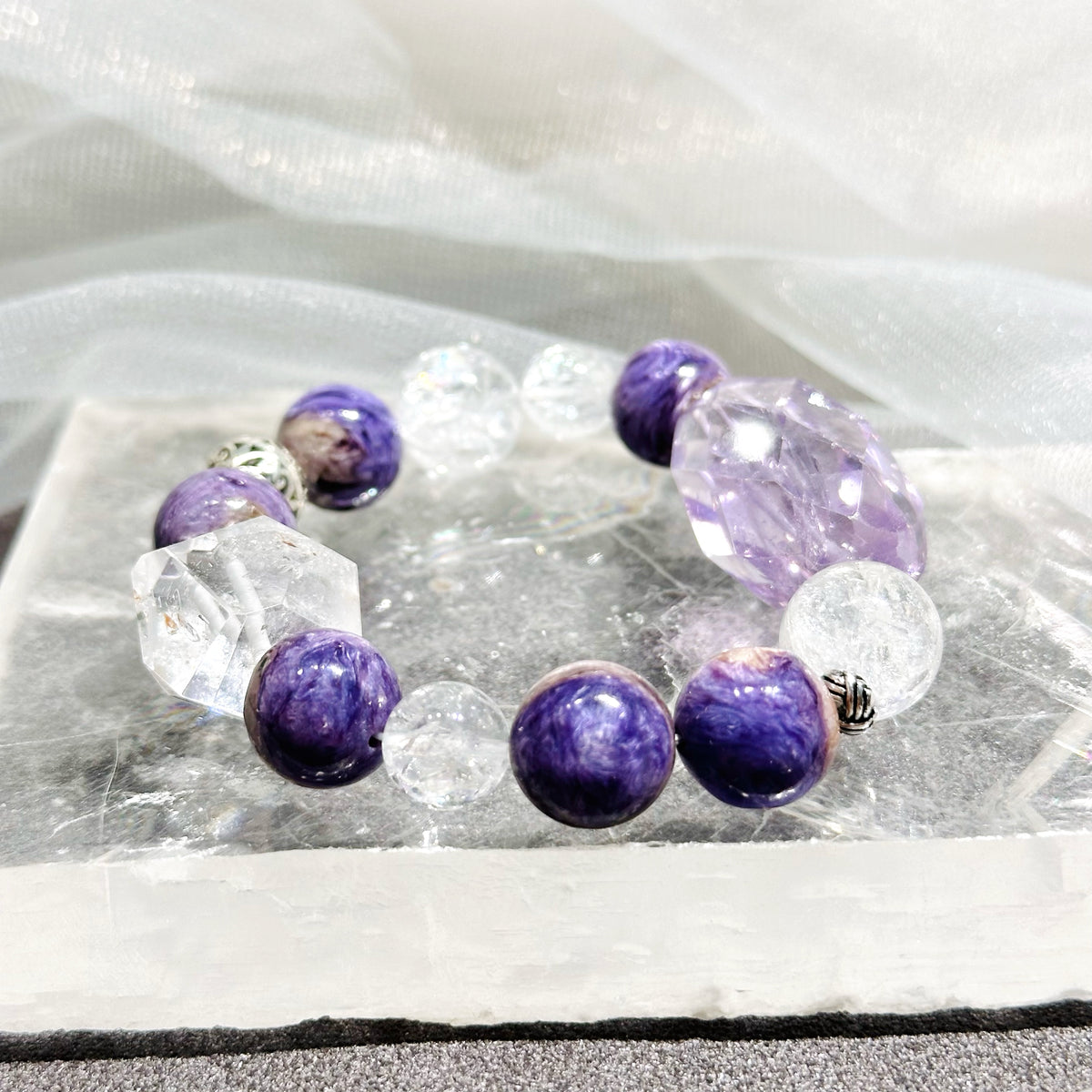 Charoite x Skeleton Quartz x Amethyst x Clear Quartz 紫龍晶 骸骨水晶 紫水晶 彩色白晶 | 原礦 raw-crystal | 紋理特寫 texture detail