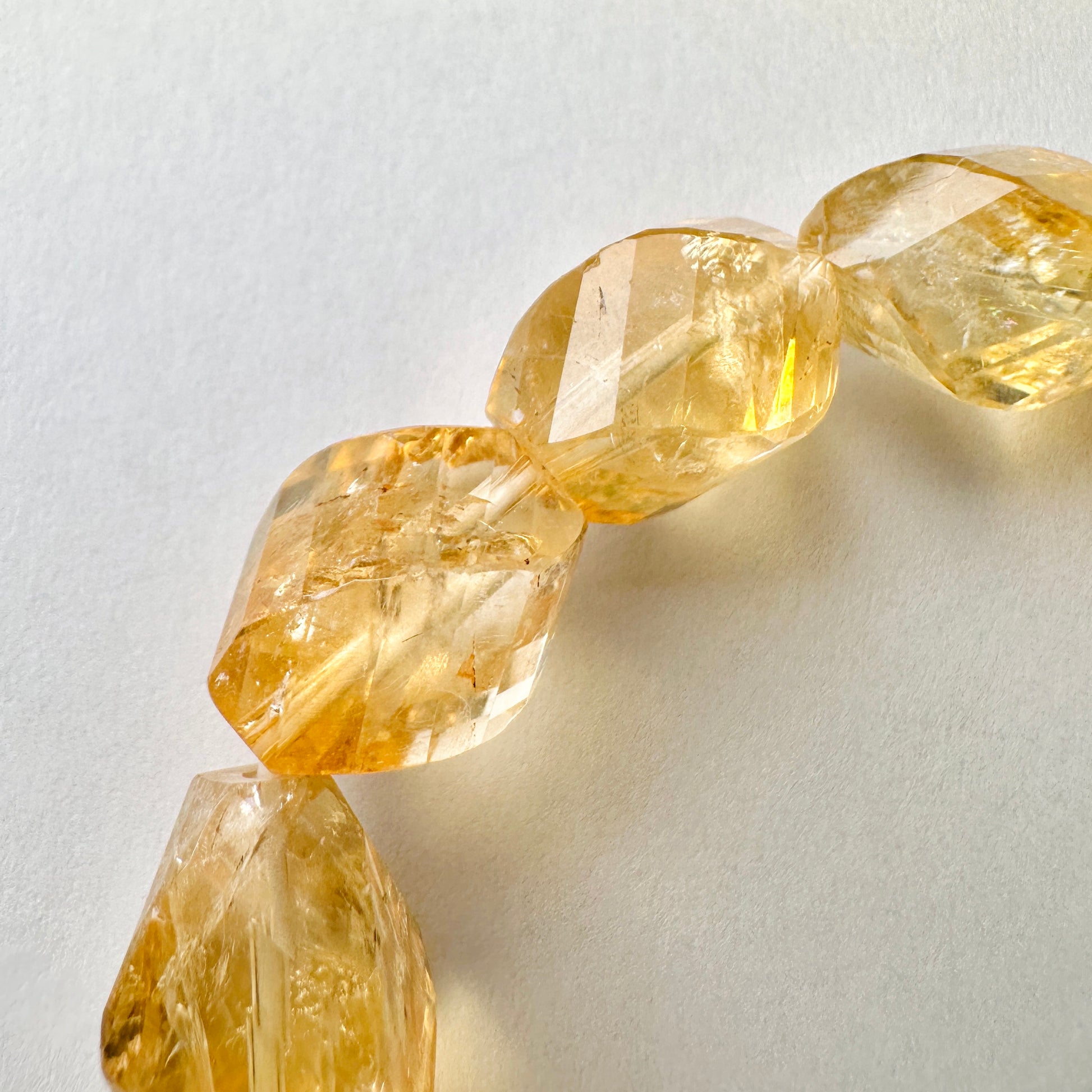 Citrine Faceted Bracelet 黃晶切割款手串 | 手串 bracelet | 側面角度 side angle