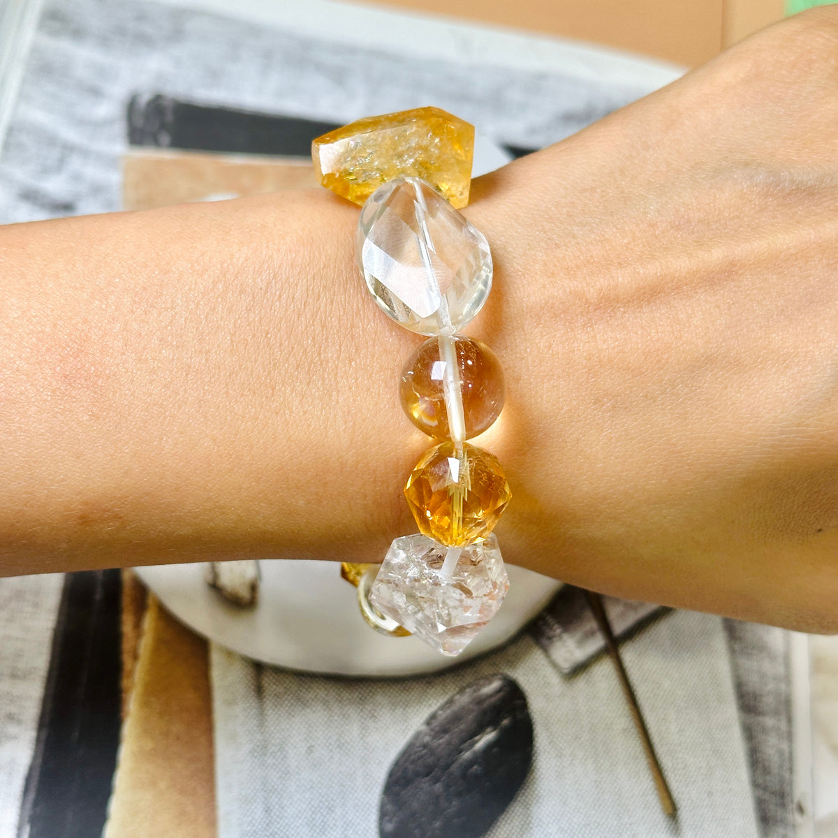 Citrine & Skeleton Quartz & Clear Quartz Faceted Bracelet 黃晶 骸骨水晶 白水晶設計手串 | 手串 bracelet | 紋理特寫 texture detail