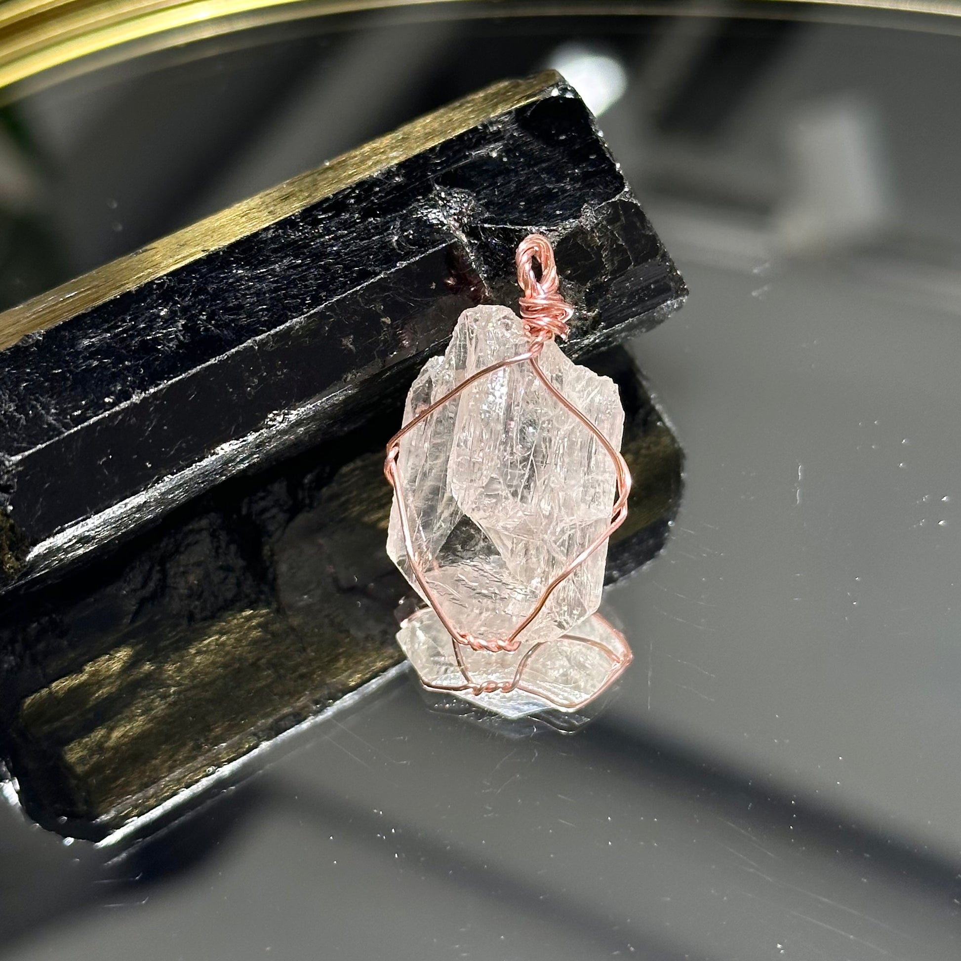 Danburite Pendant 賽黃晶吊墜 | 吊墜 pendant | 正面圖 front view
