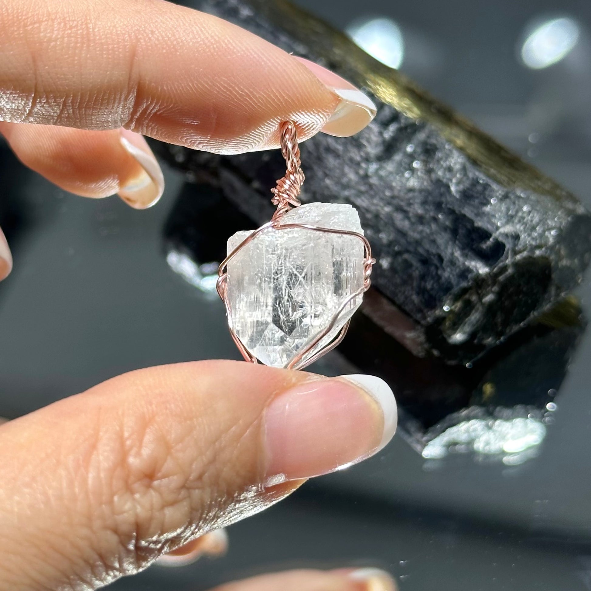 Danburite Pendant 賽黃晶吊墜 | 吊墜 pendant | 整體圖 full piece view