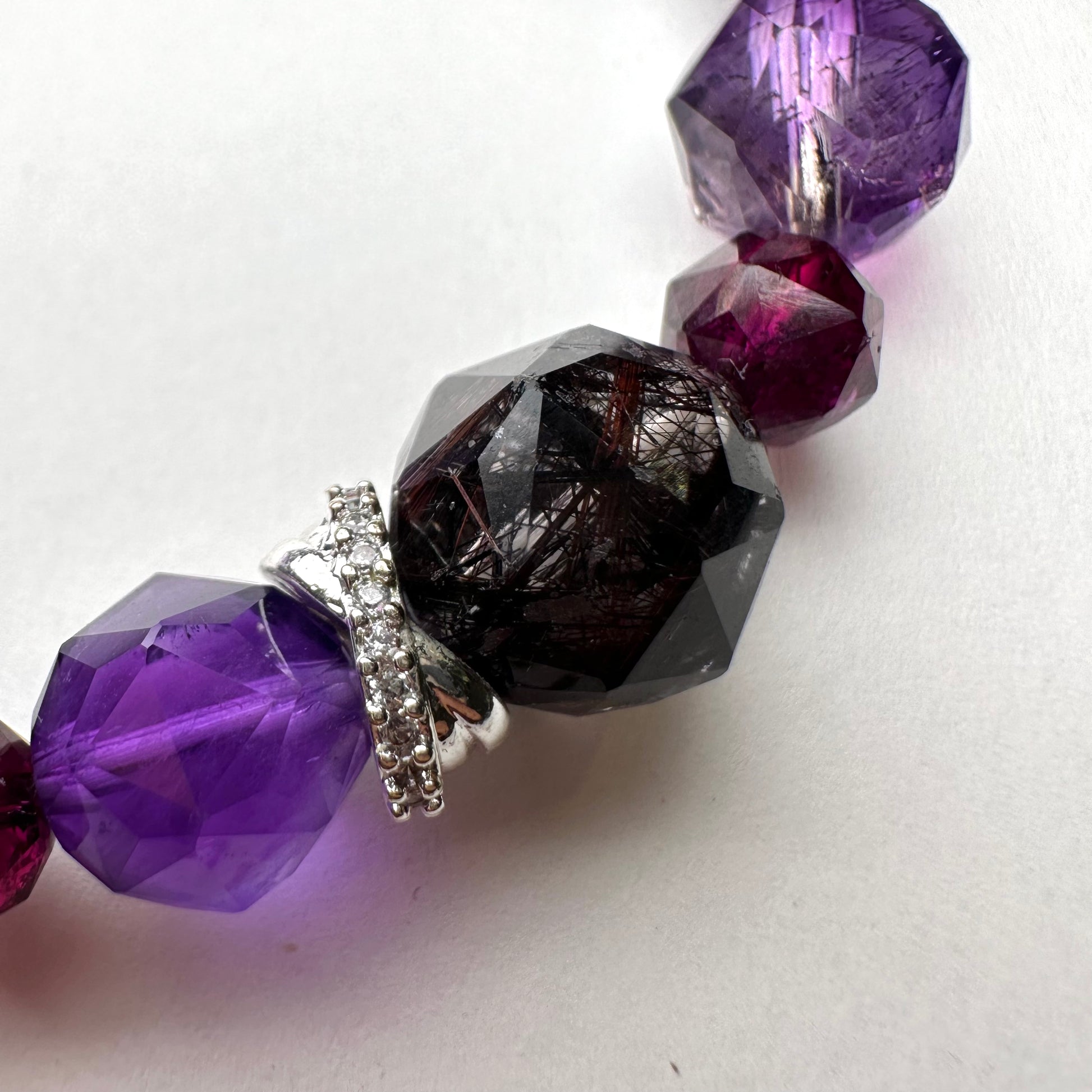 Devil Diva Bracelet 小惡魔手串 | 手串 bracelet | 側面角度 side angle