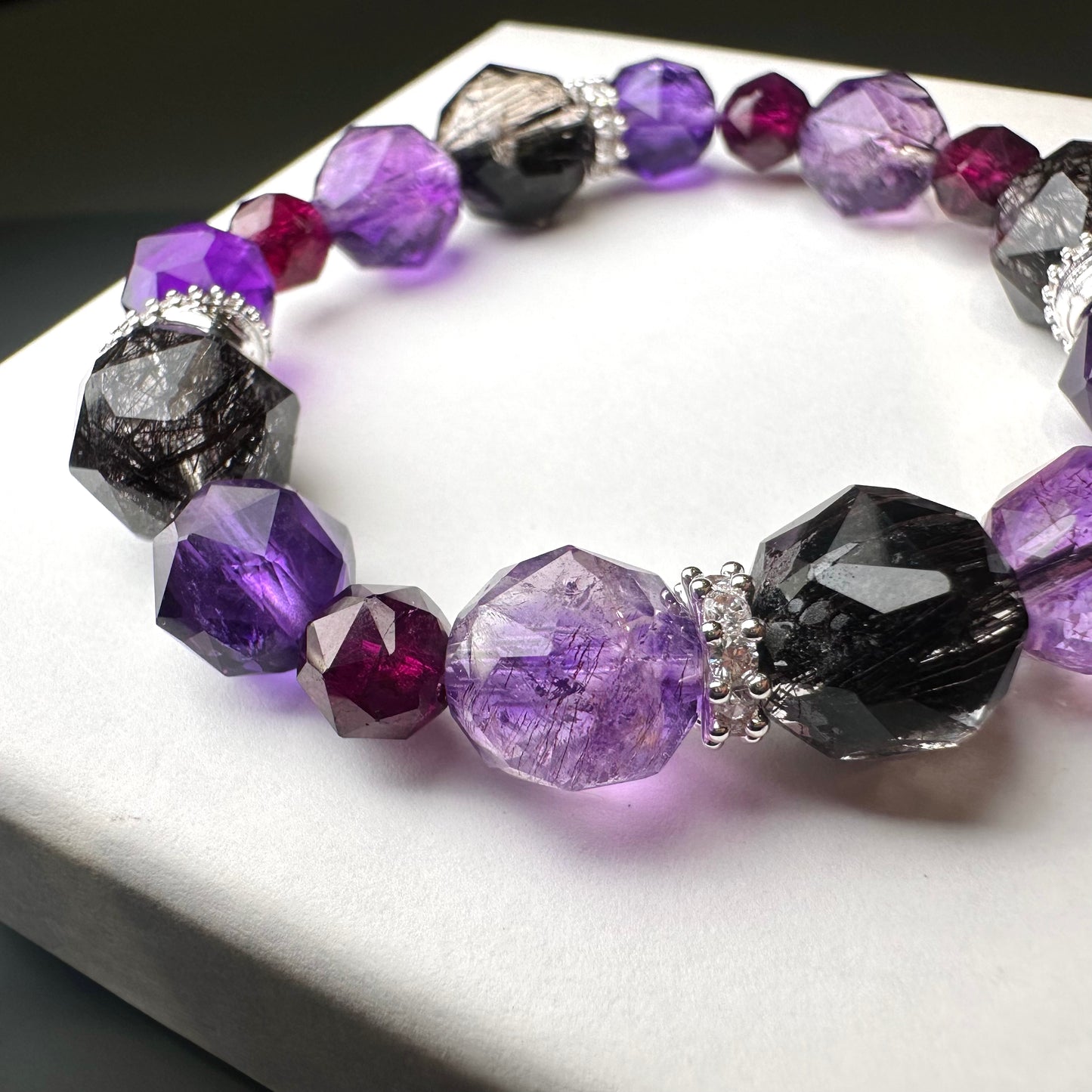 Devil Diva Bracelet 小惡魔手串 | 手串 bracelet | 紋理特寫 texture detail