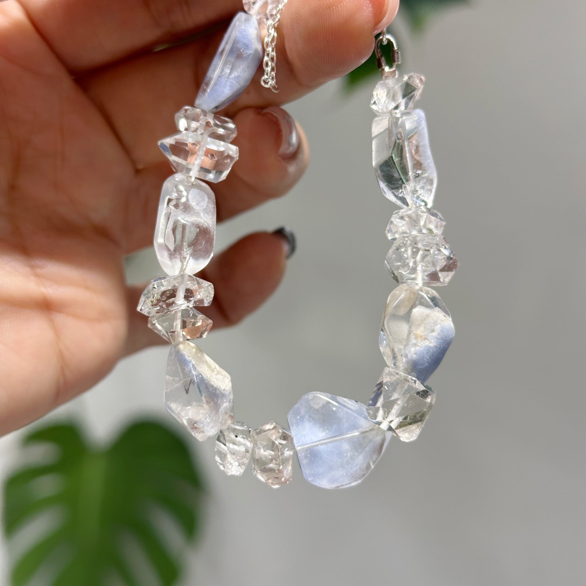 Dumortierite x Herkimer Diamond Bracelet 藍線石 x 閃靈鑽 手鏈 | 手串 bracelet | 側面角度 side angle