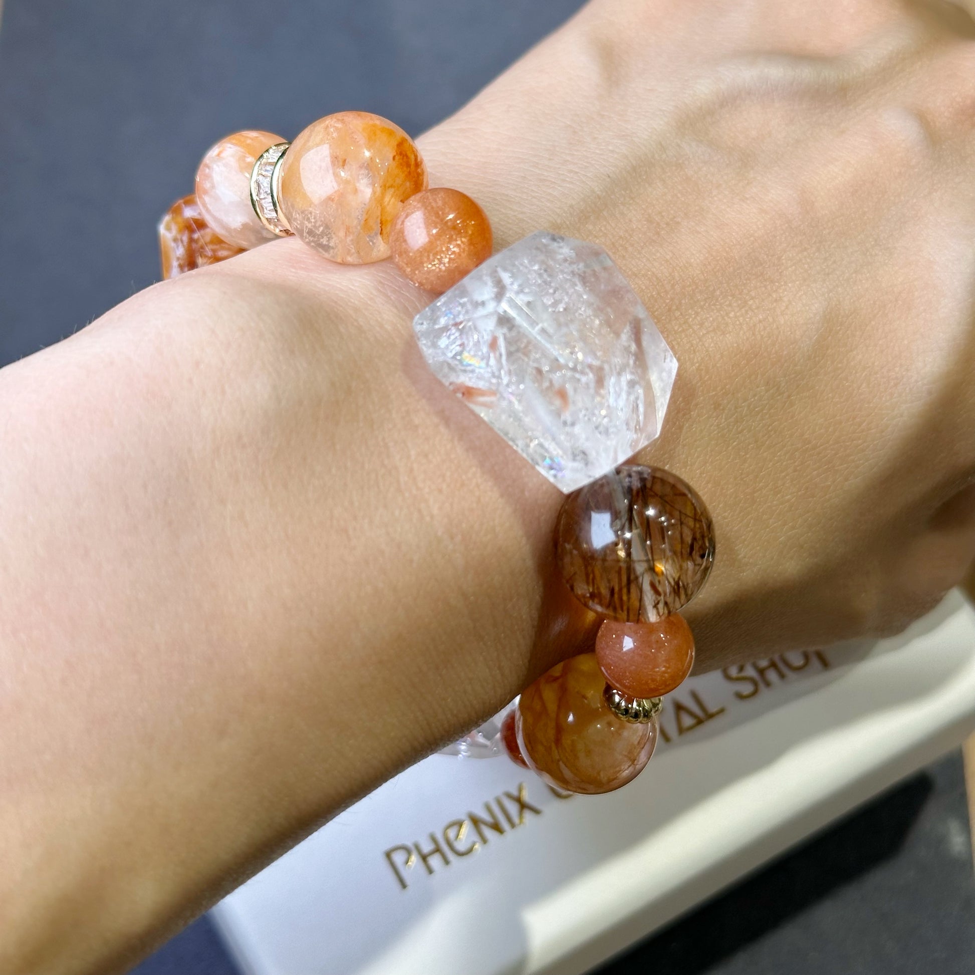 Elestial Quartz x Sunstone x Sericite x Brandy Opal x Tourmaline Rutilated Quartz 骸骨水晶 太陽石 絲雲母 碧璽髮晶 橙澳寶 | 原礦 raw-crystal | 細節特寫 close up detail