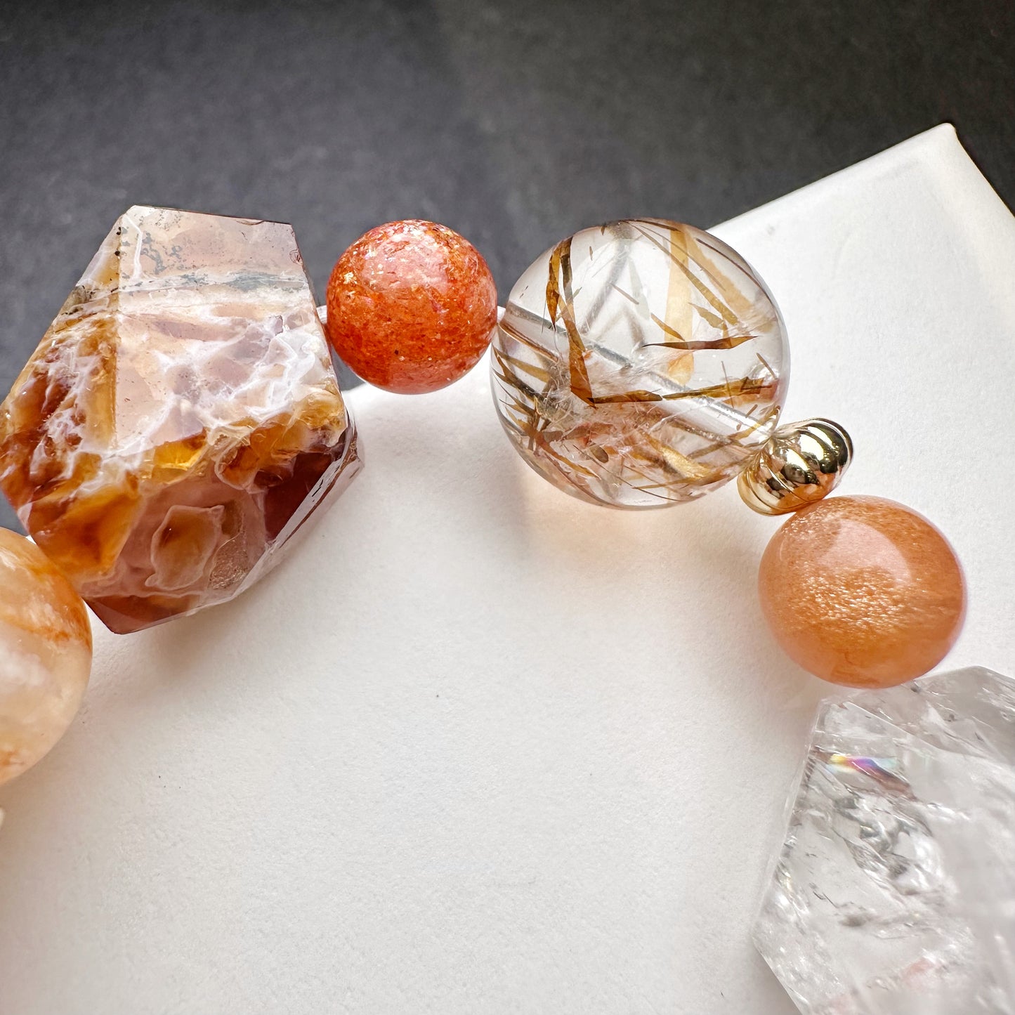 Elestial Quartz x Sunstone x Sericite x Brandy Opal x Tourmaline Rutilated Quartz 骸骨水晶 太陽石 絲雲母 碧璽髮晶 橙澳寶 | 原礦 raw-crystal | 側面角度 side angle