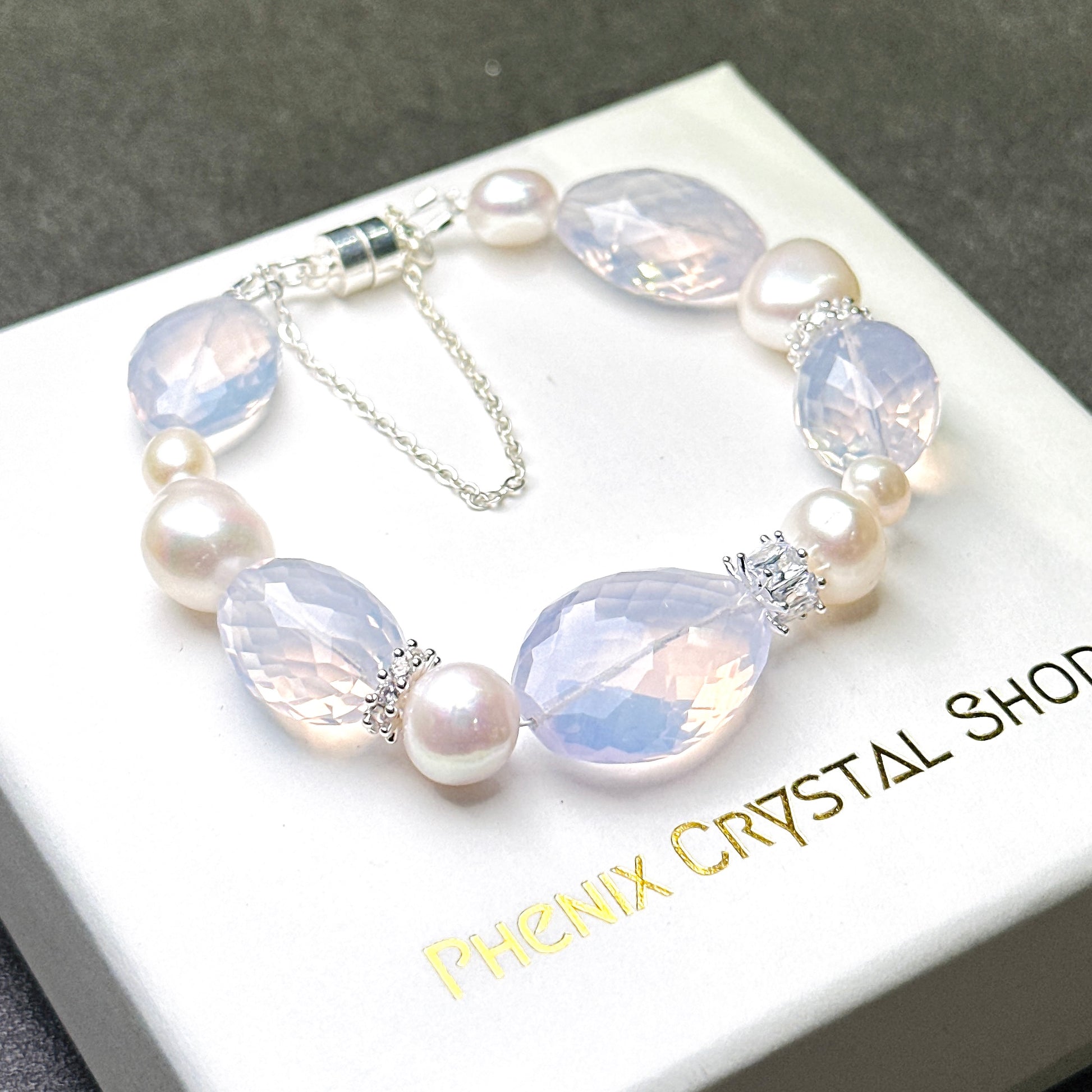 Faceted Lavender Quartz with Baroque Pearl 切割款紫玉晶 巴洛克珍珠手鏈 | 手串 bracelet | 側面角度 side angle