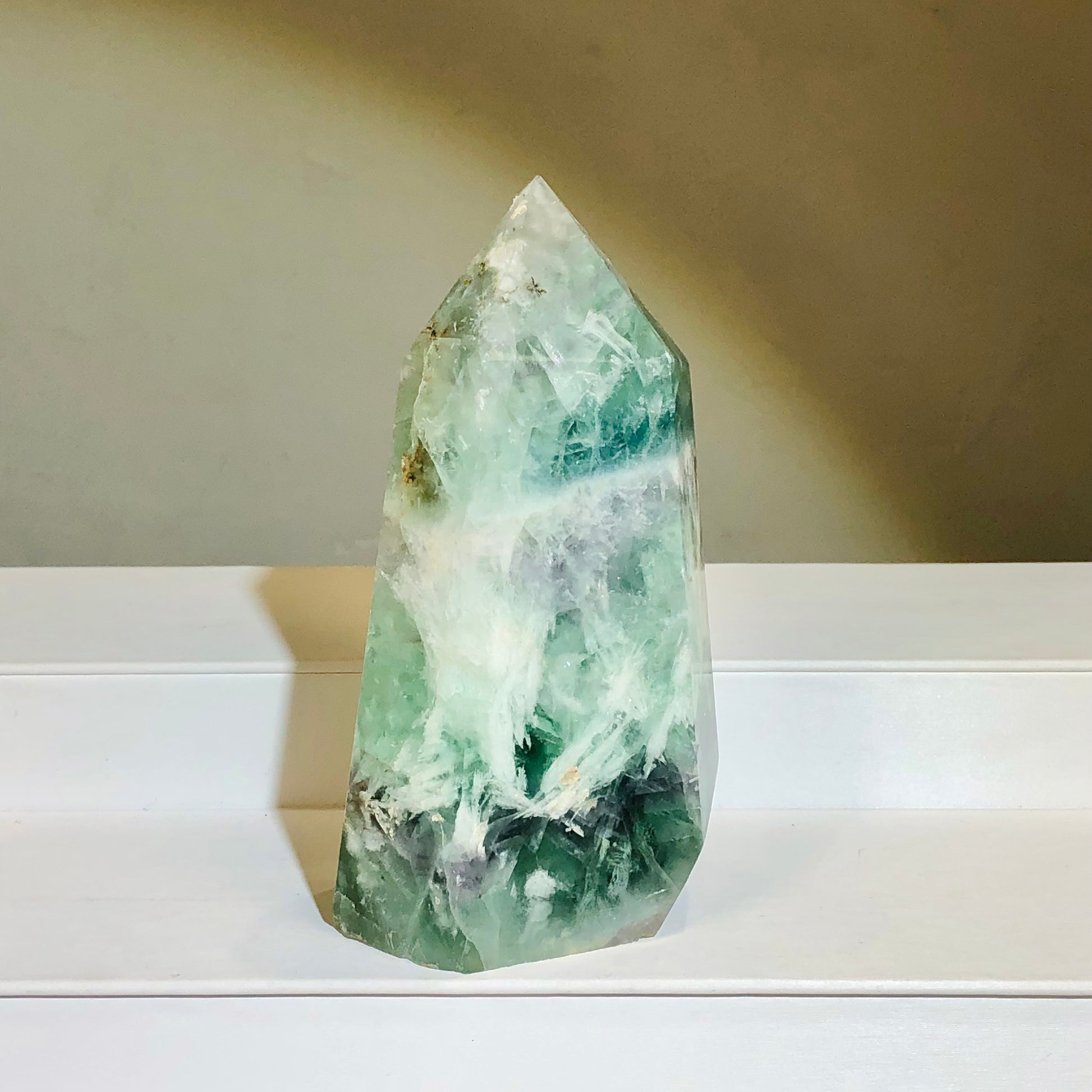 Feather Fluorite Point Tower 羽毛螢石柱 | 晶柱 crystal-point | 紋理特寫 texture detail